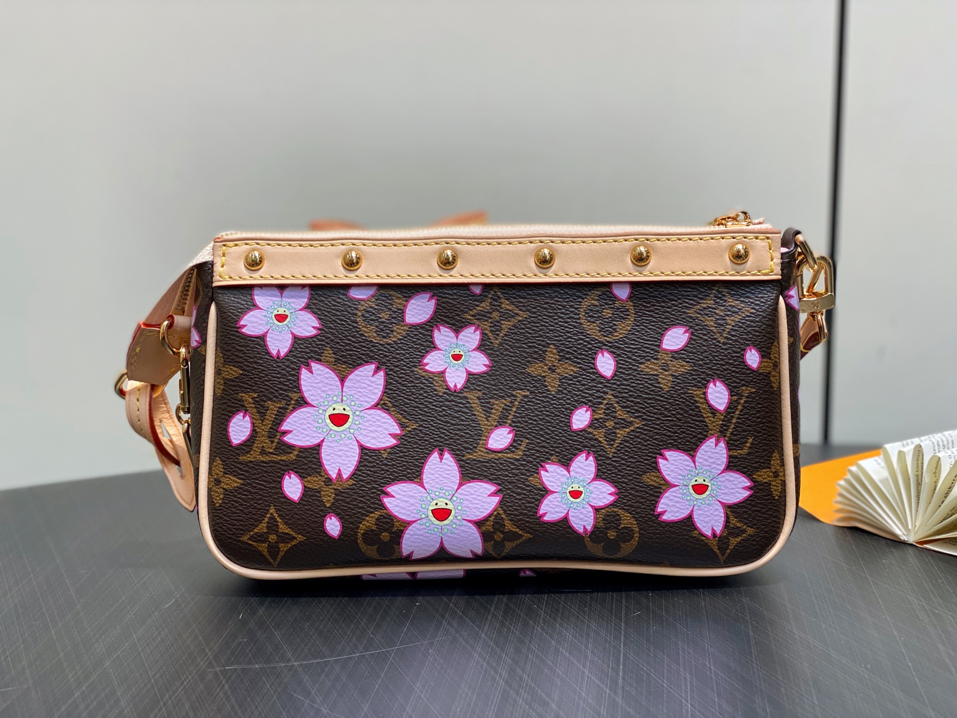 Louis Vuitton Pochette Accessoires Bag(22x13x4CM)