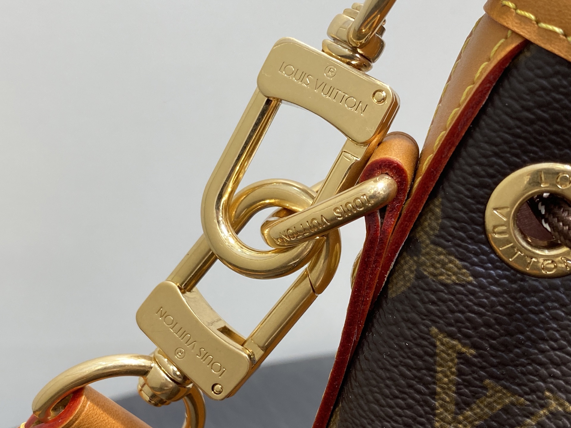 Louis Vuitton Noé Cargo Bucket(24 x 16 x 22 CM)