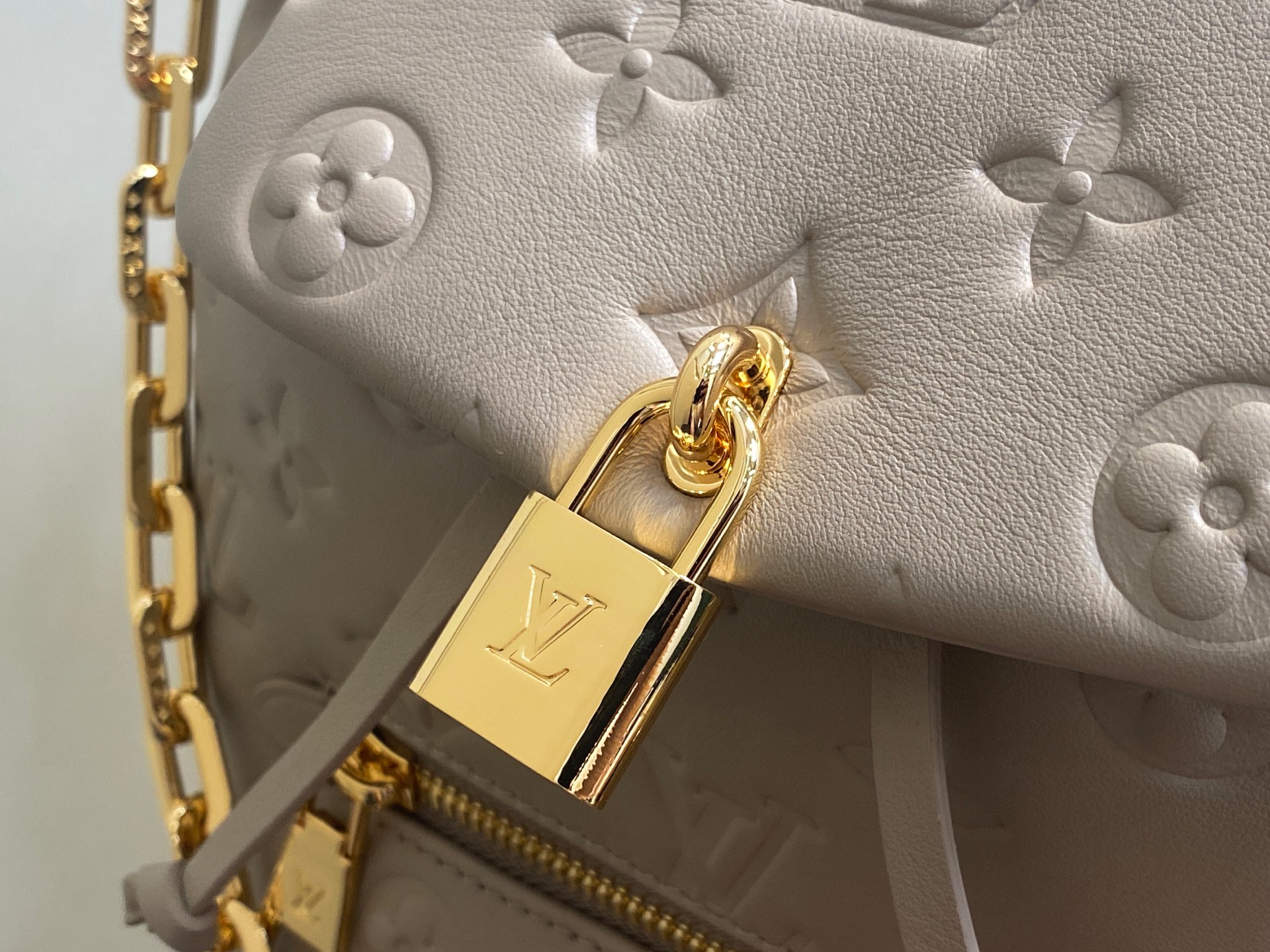 Louis Vuitton Coussin Backpack( 26 x 10 x 21CM)