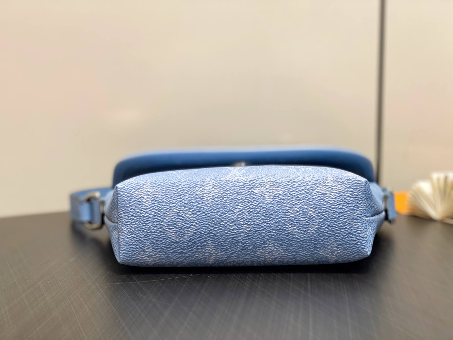 Louis Vuitton Pulse Messenger Bag(22.5 × 16 × 5 CM)