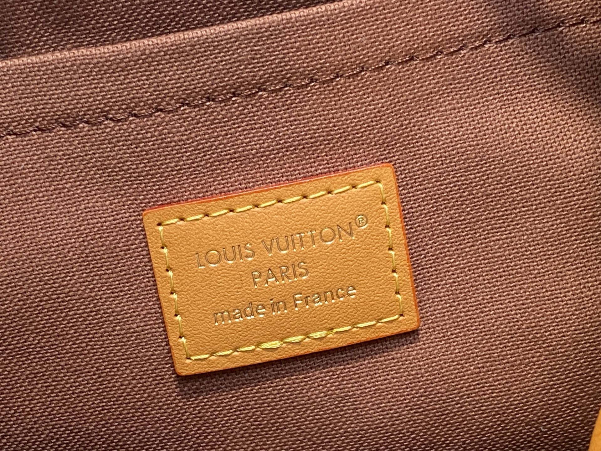 Louis Vuitton Noé Cargo Bucket(24 x 16 x 22 CM)