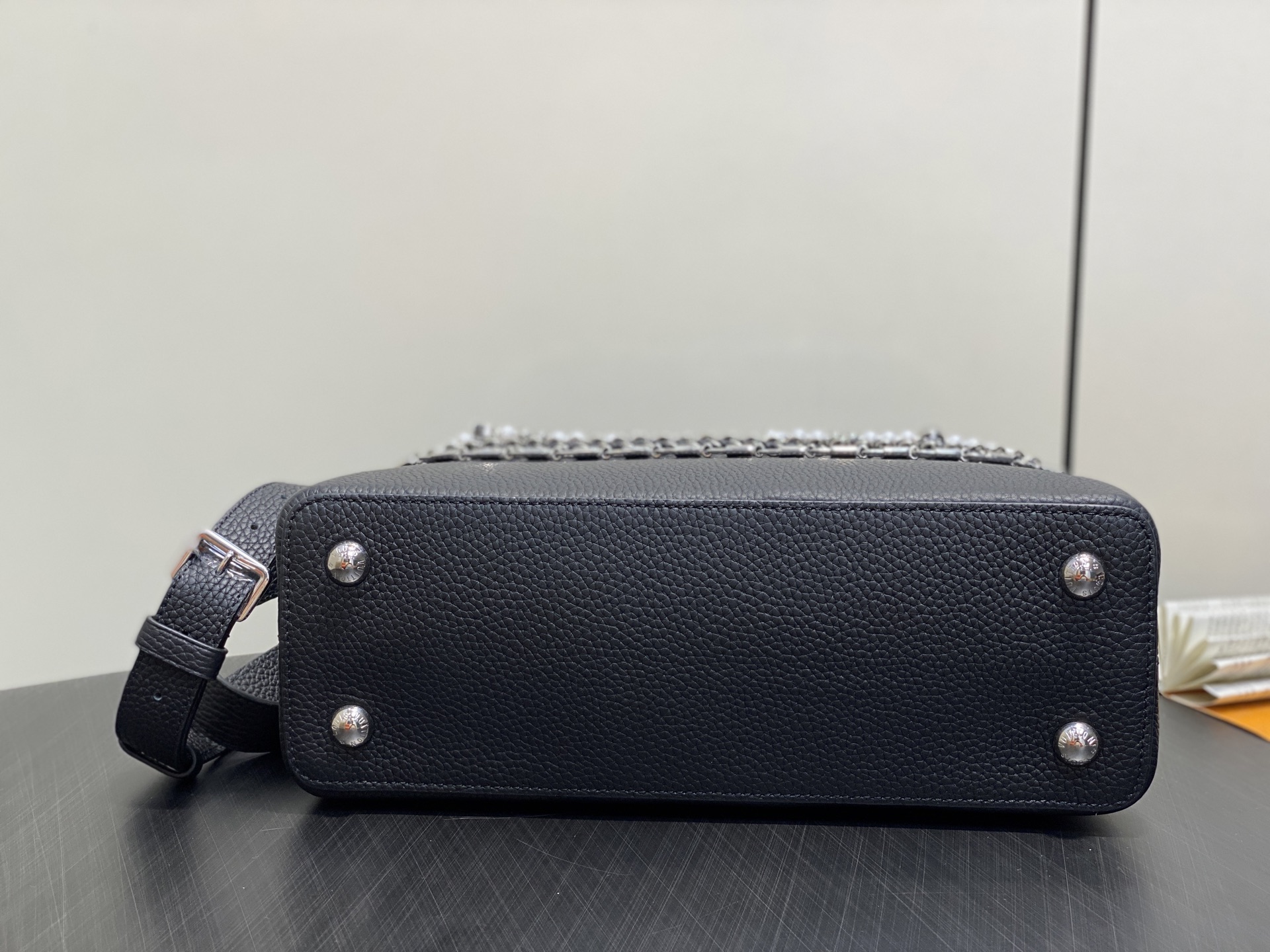 Louis Vuitton Capucines(31.5 x 20 x 11CM)