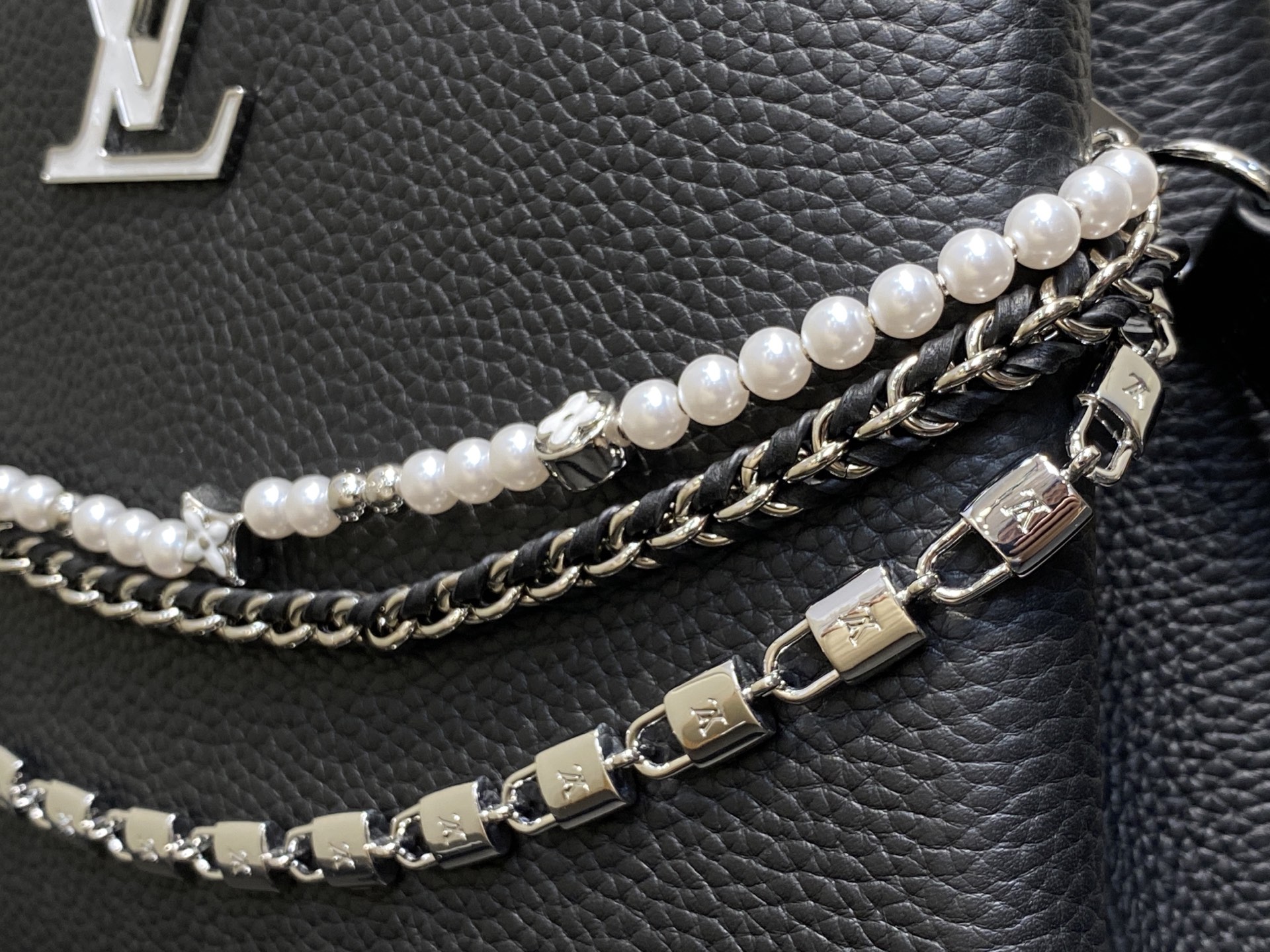 Louis Vuitton Capucines(31.5 x 20 x 11CM)