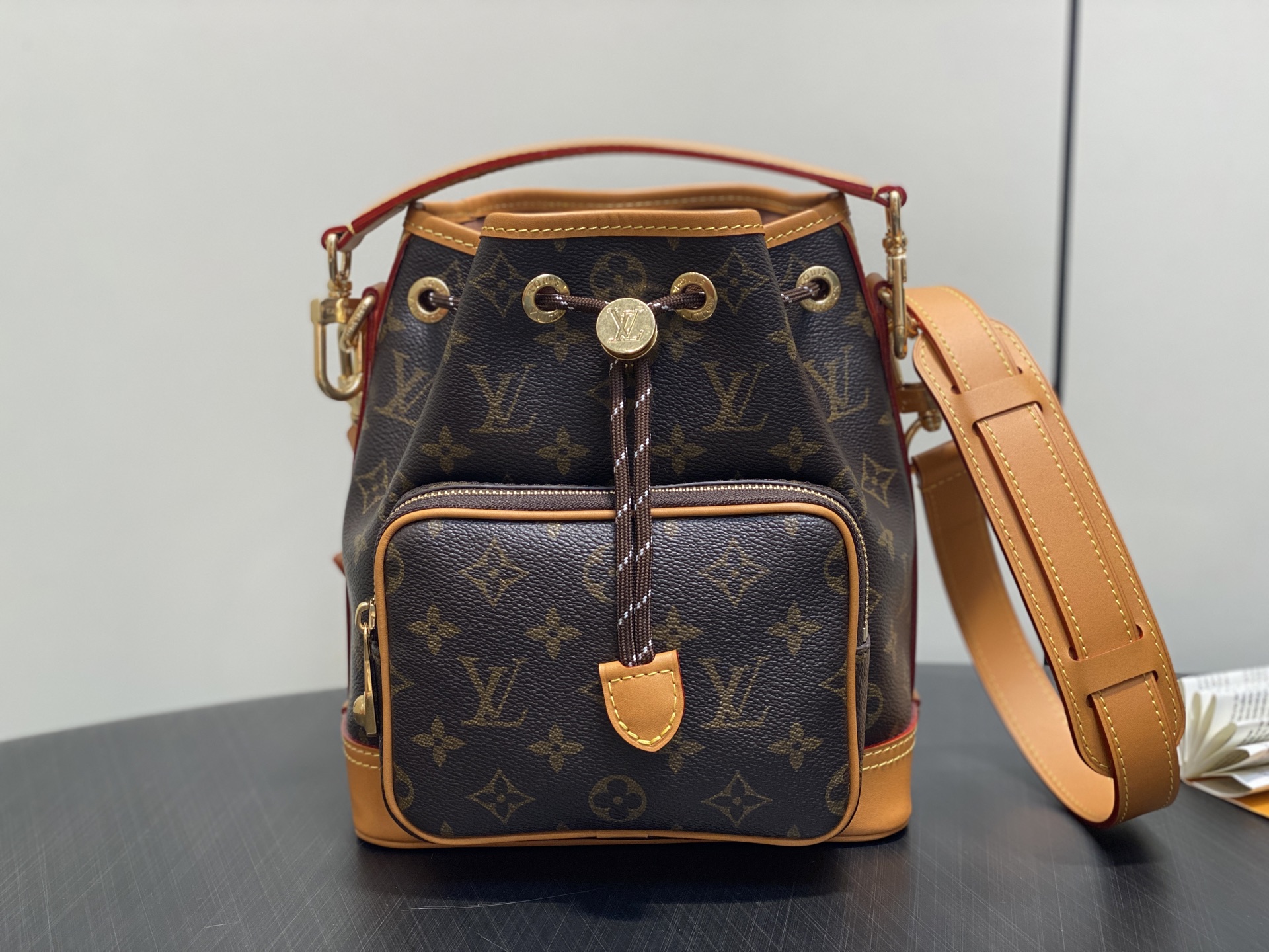 Louis Vuitton Noé Cargo Bucket(24 x 16 x 22 CM)