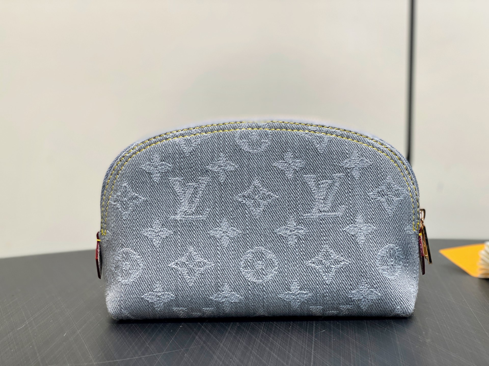 Louis Vuitton Pochette Cosmétique(19 x 12 x 6CM)
