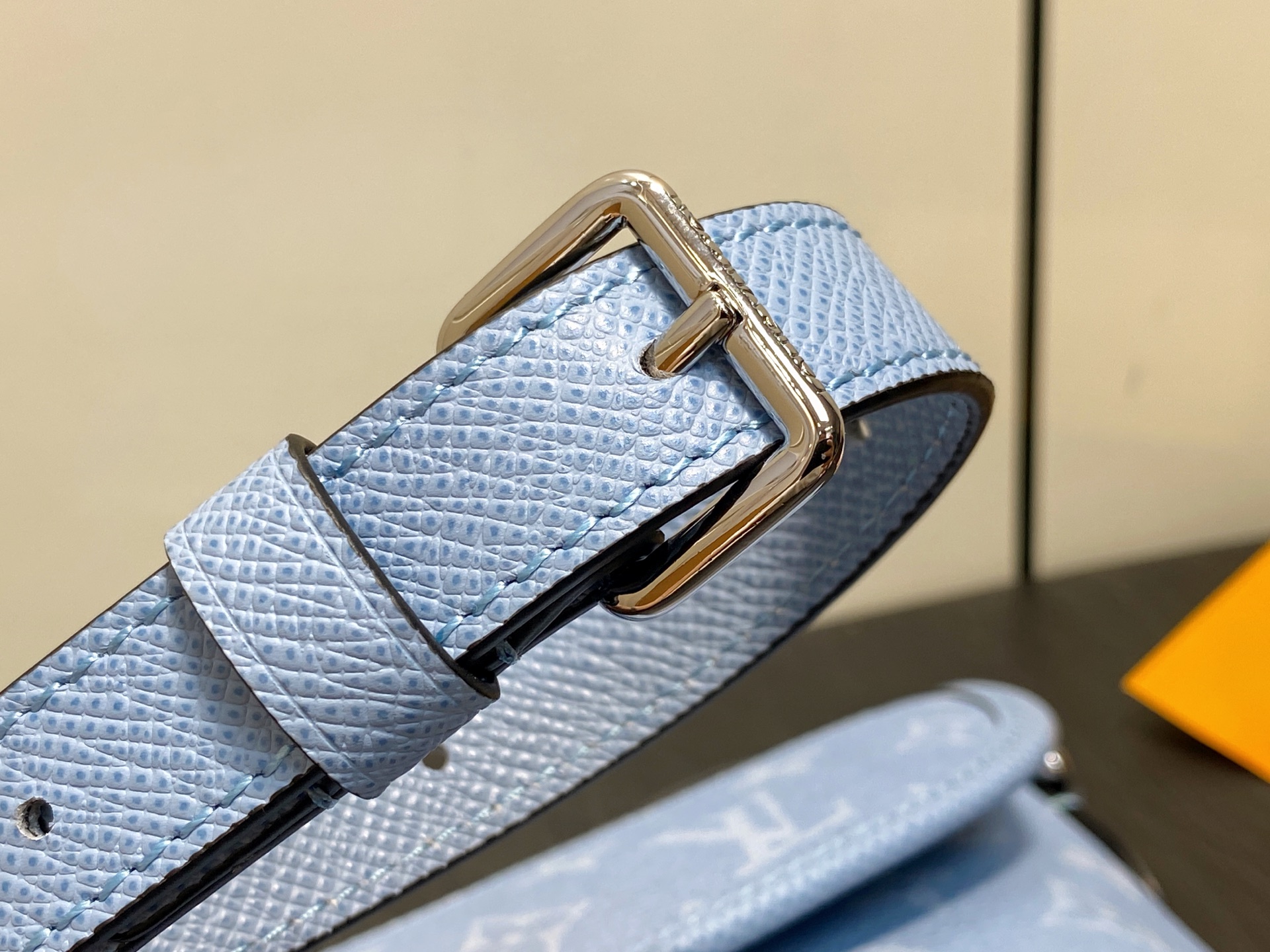 Louis Vuitton Pulse Messenger Bag(22.5 × 16 × 5 CM)