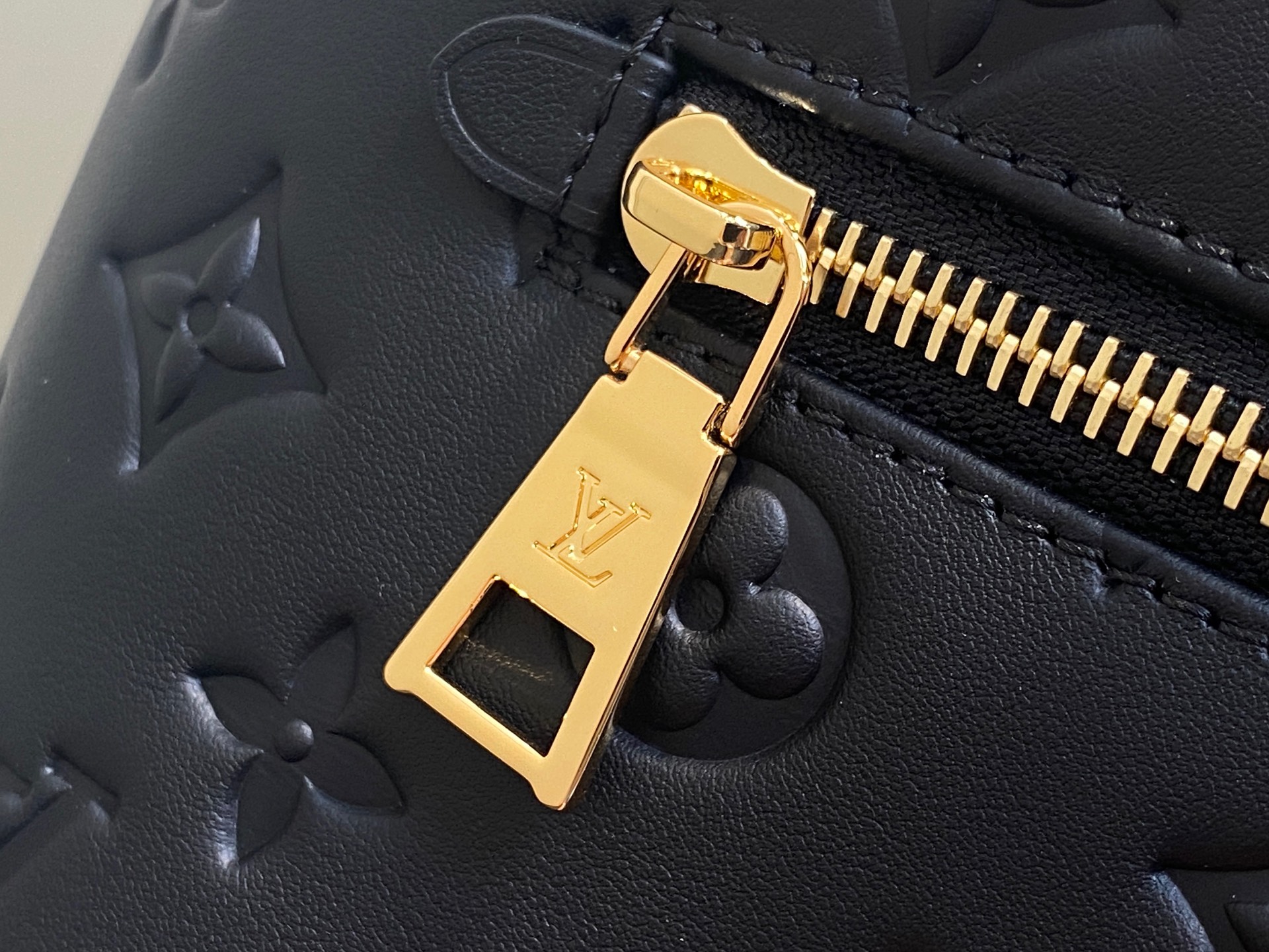 Louis Vuitton Coussin Backpack( 26 x 10 x 21CM)