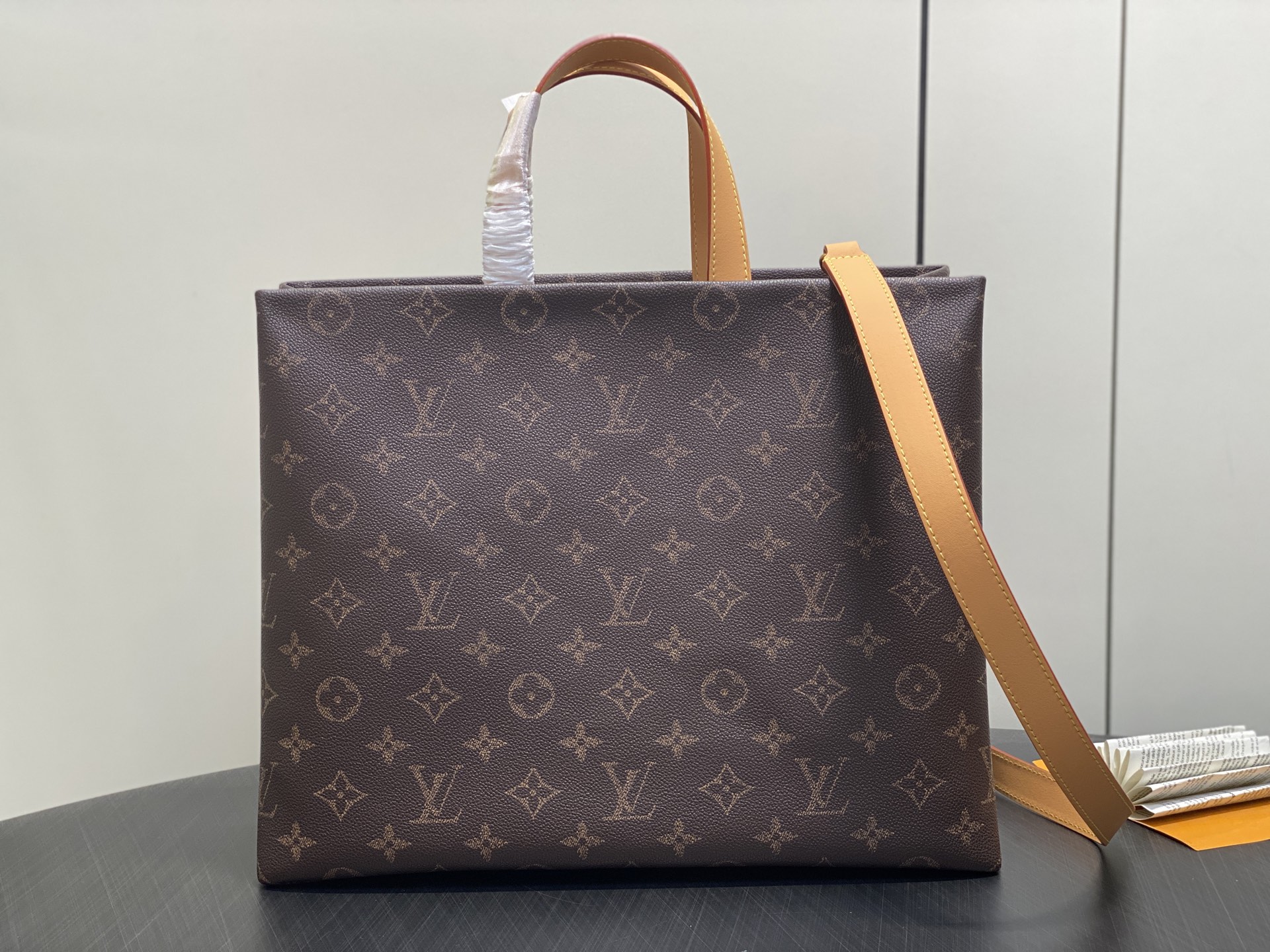 Louis Vuitton Shopper Tote(40 × 32 × 16CM)