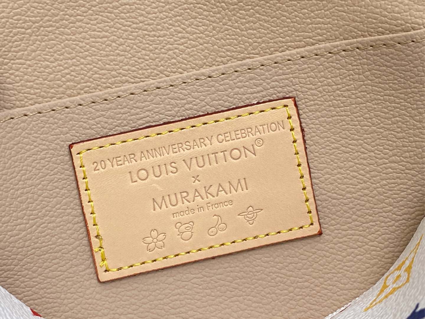 Louis Vuitton Pochette Cosmétique(19 x 12 x 6CM)