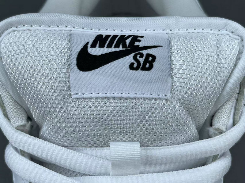 Nike SB Dunk Low CD2563-101