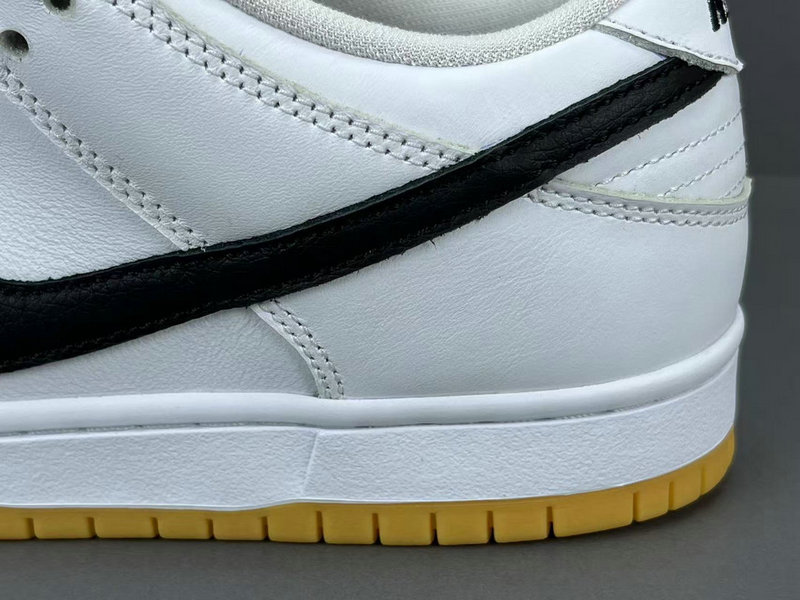 Nike SB Dunk Low CD2563-101