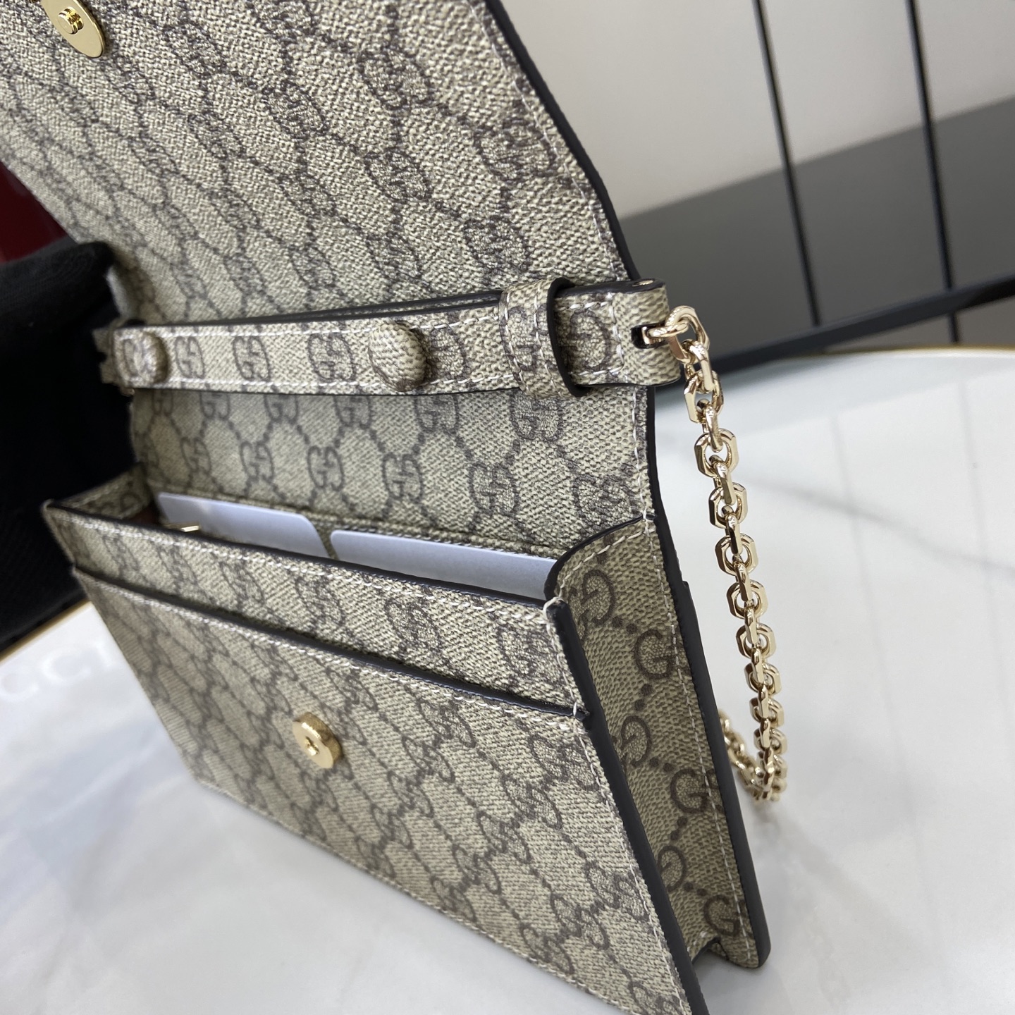 Gucc* GG Emblem Shoulder Bag(20*13*4CM)