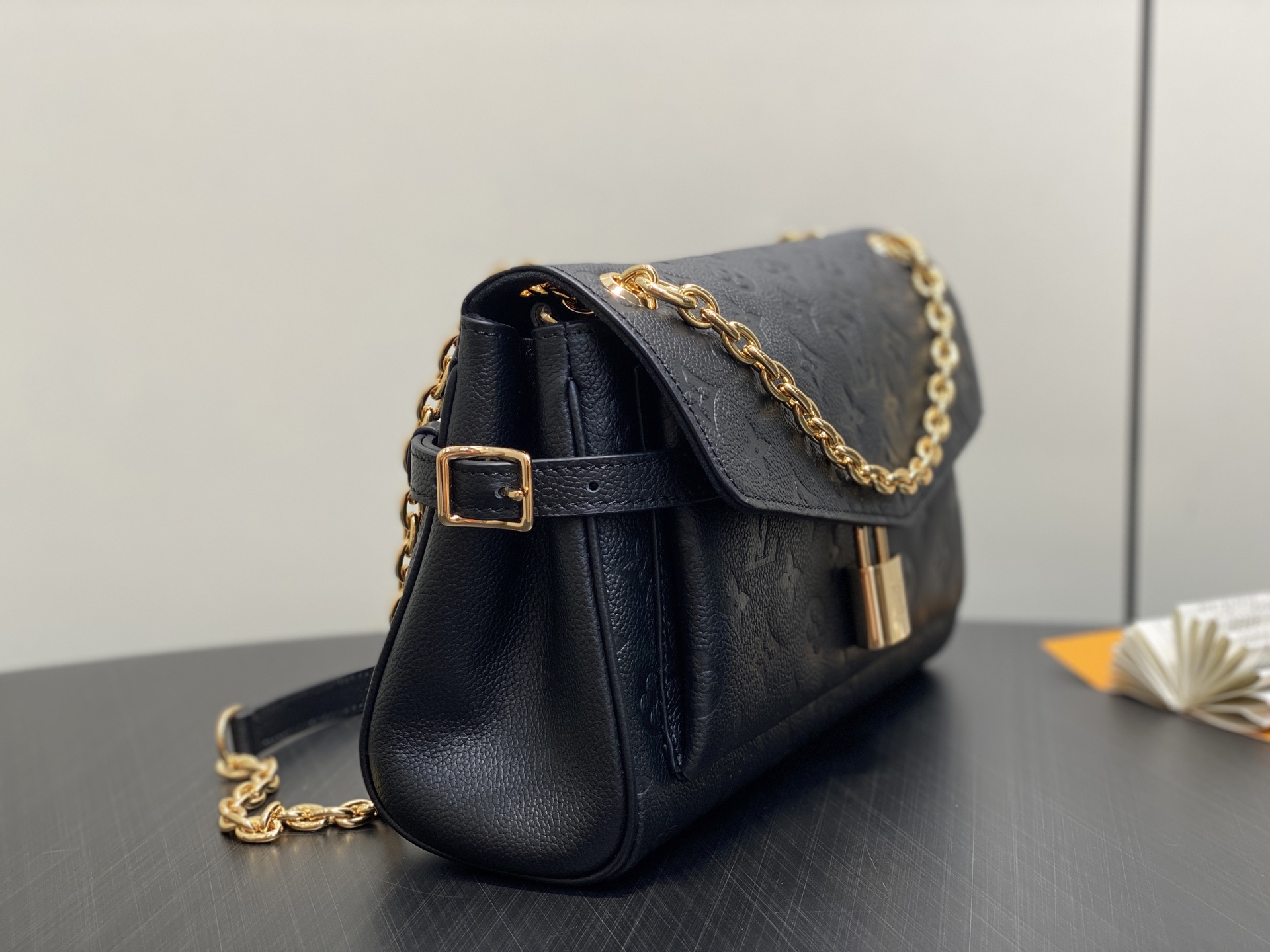 Louis Vuitt*n Anytime Flap Bag(18.5 x 9.5 x 29.5CM)