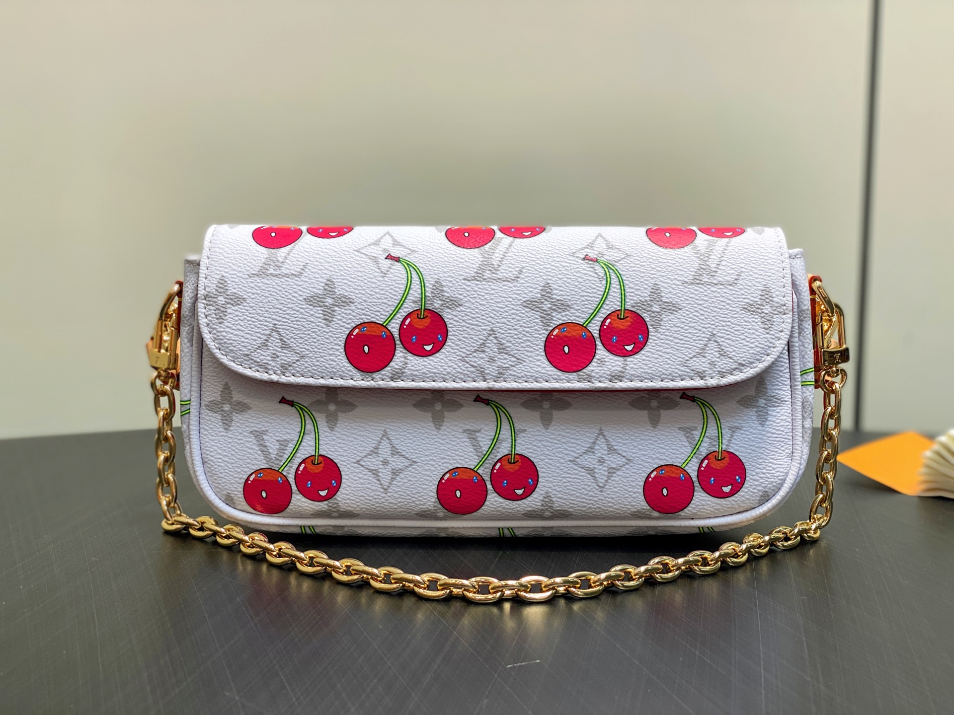 Lou*s Vuitton x TM Wallet On Chain Ivy Bag (23.5x12x4.3CM)