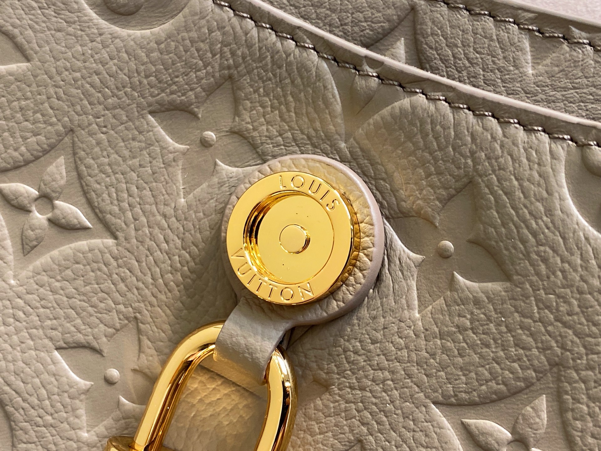 Louis Vuitt*n Anytime Flap Bag(18.5 x 9.5 x 29.5CM)