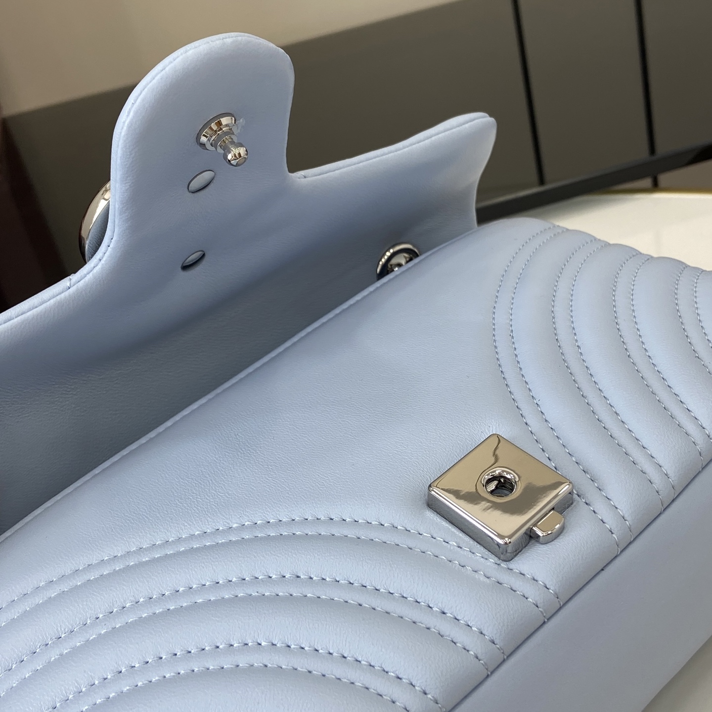 Gucci  Monogram Bag (26*15*7CM)