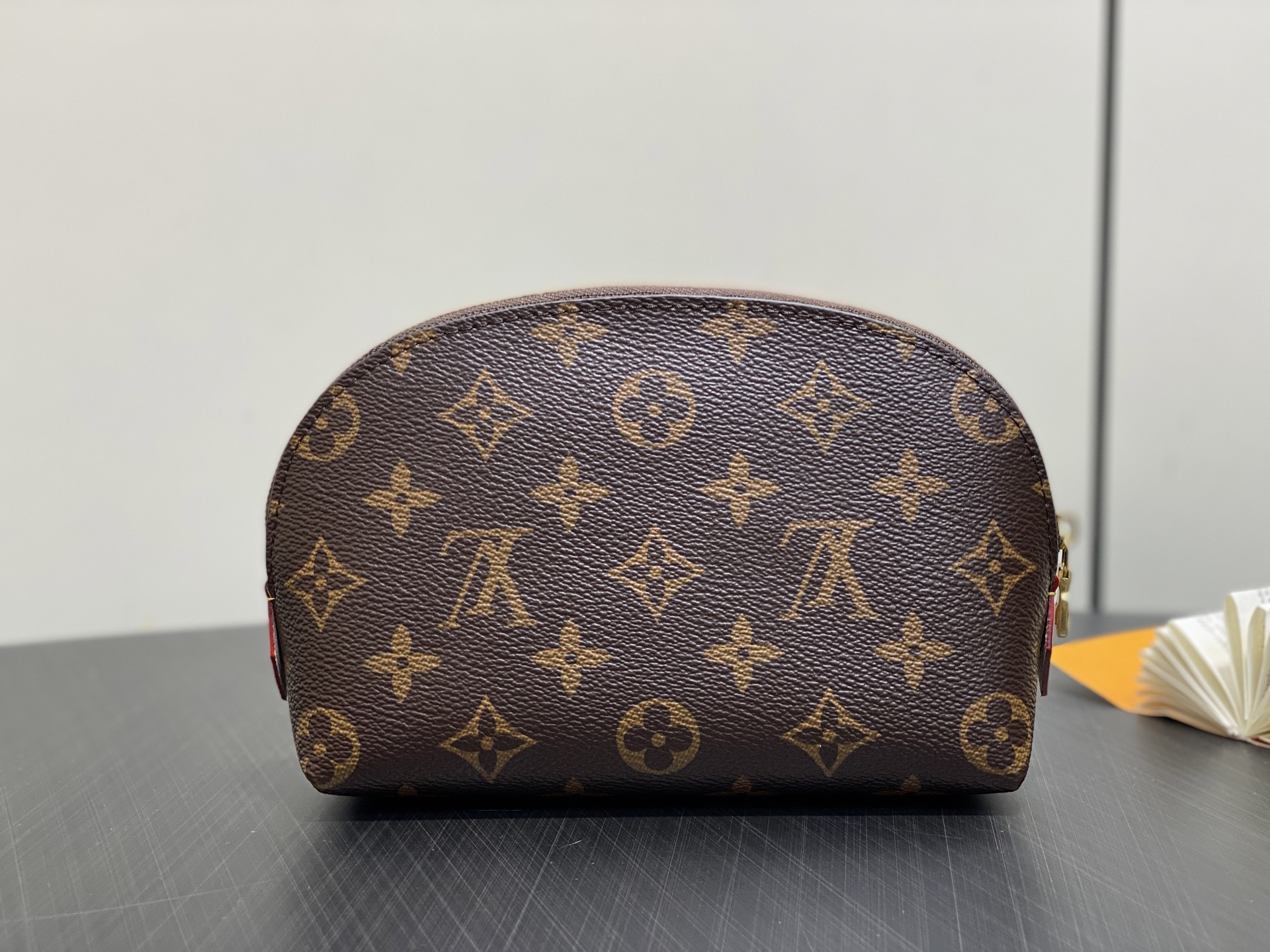 Louis Vuitton Pochette Cosmétique(17 × 12 × 6CM)