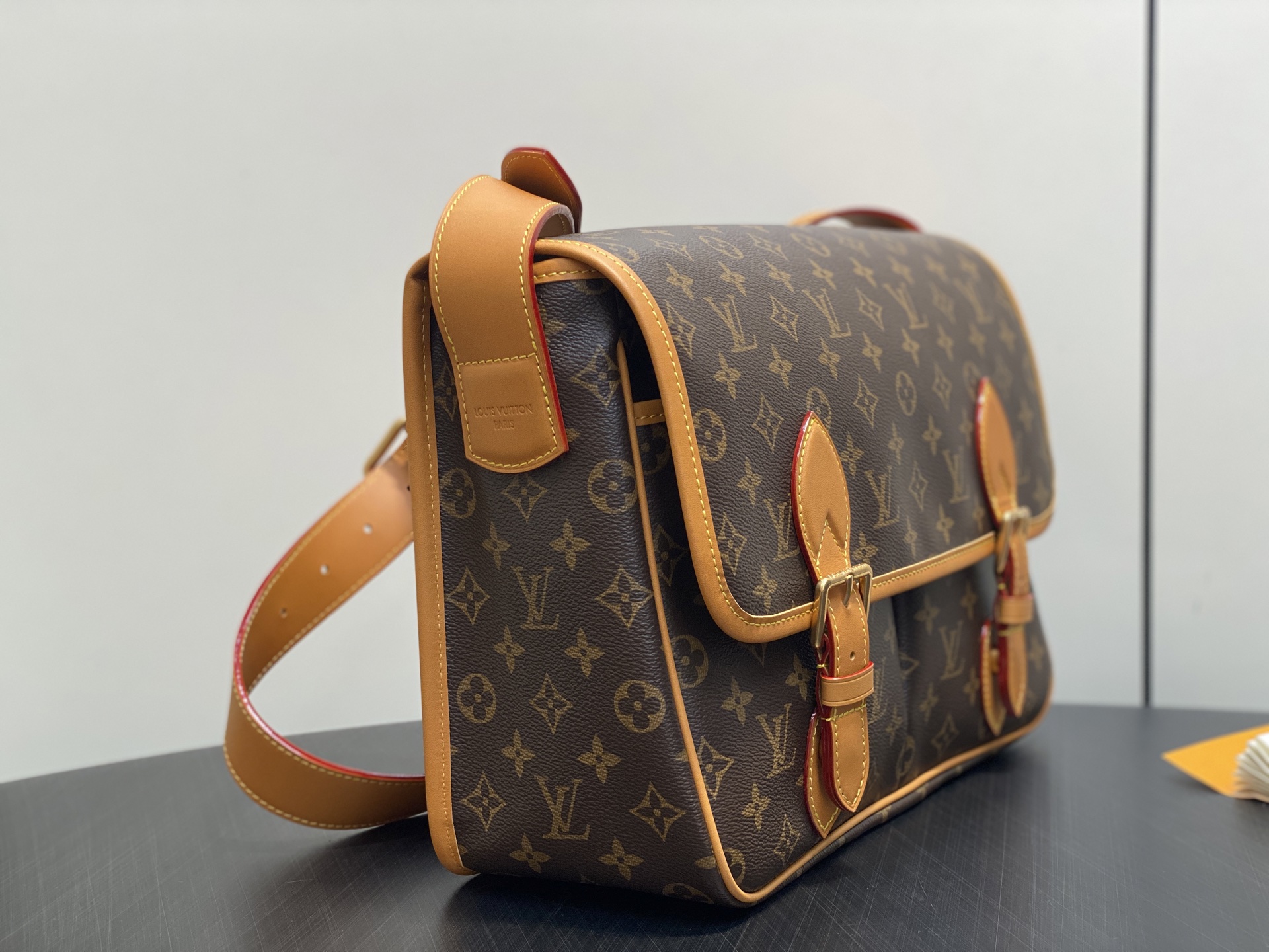 Louis Vuitt*n Satchel Messenger Bag(24 x 12 x 35.5CM)