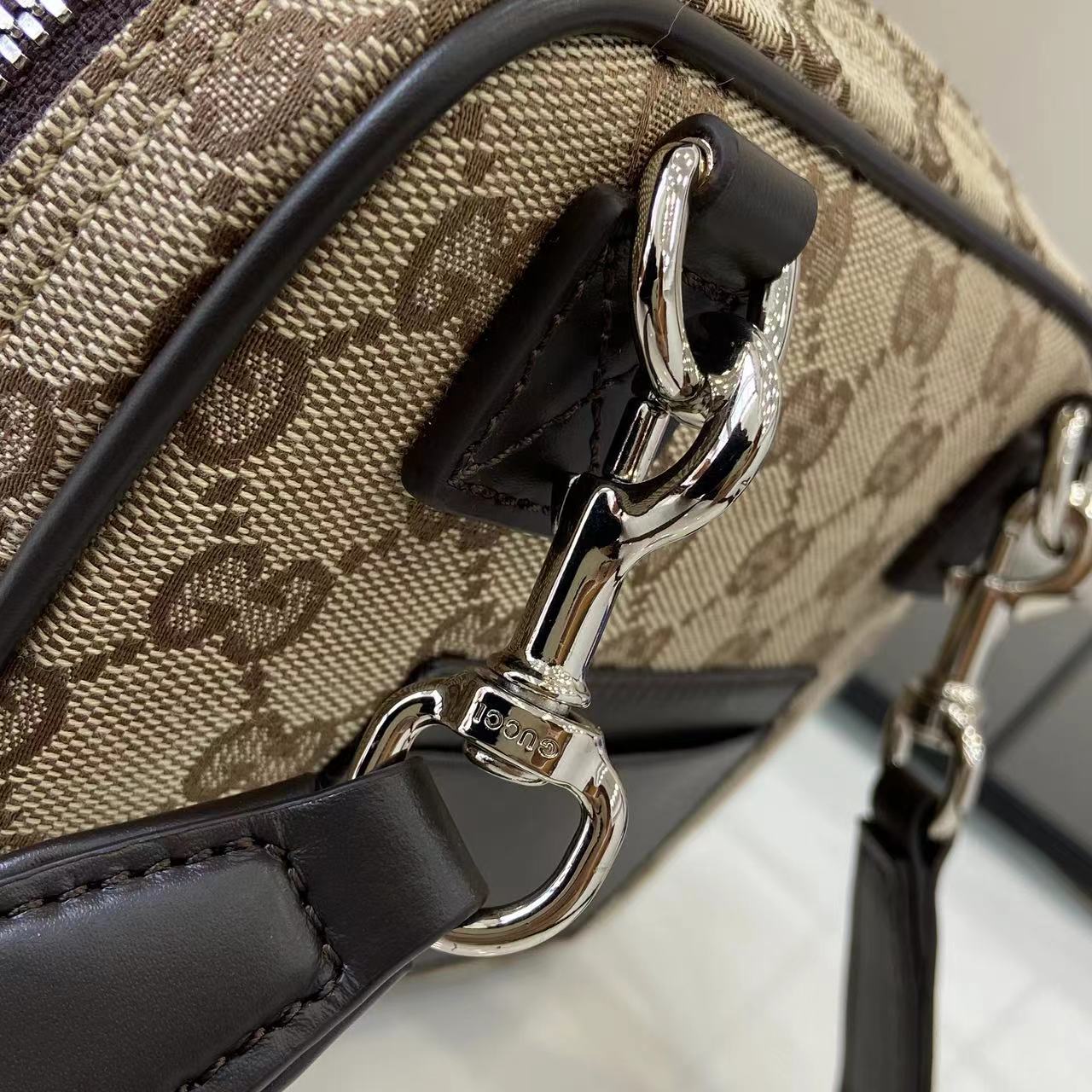 Gucc* Shoulder Bag (23.5*15*5CM)