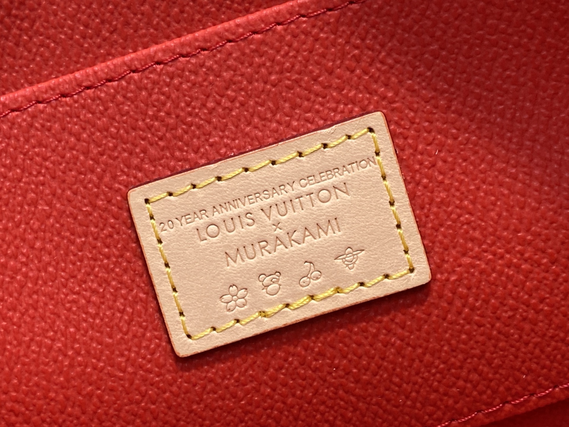 Louis Vuitton Pochette Cosmétique(17 × 12 × 6CM)