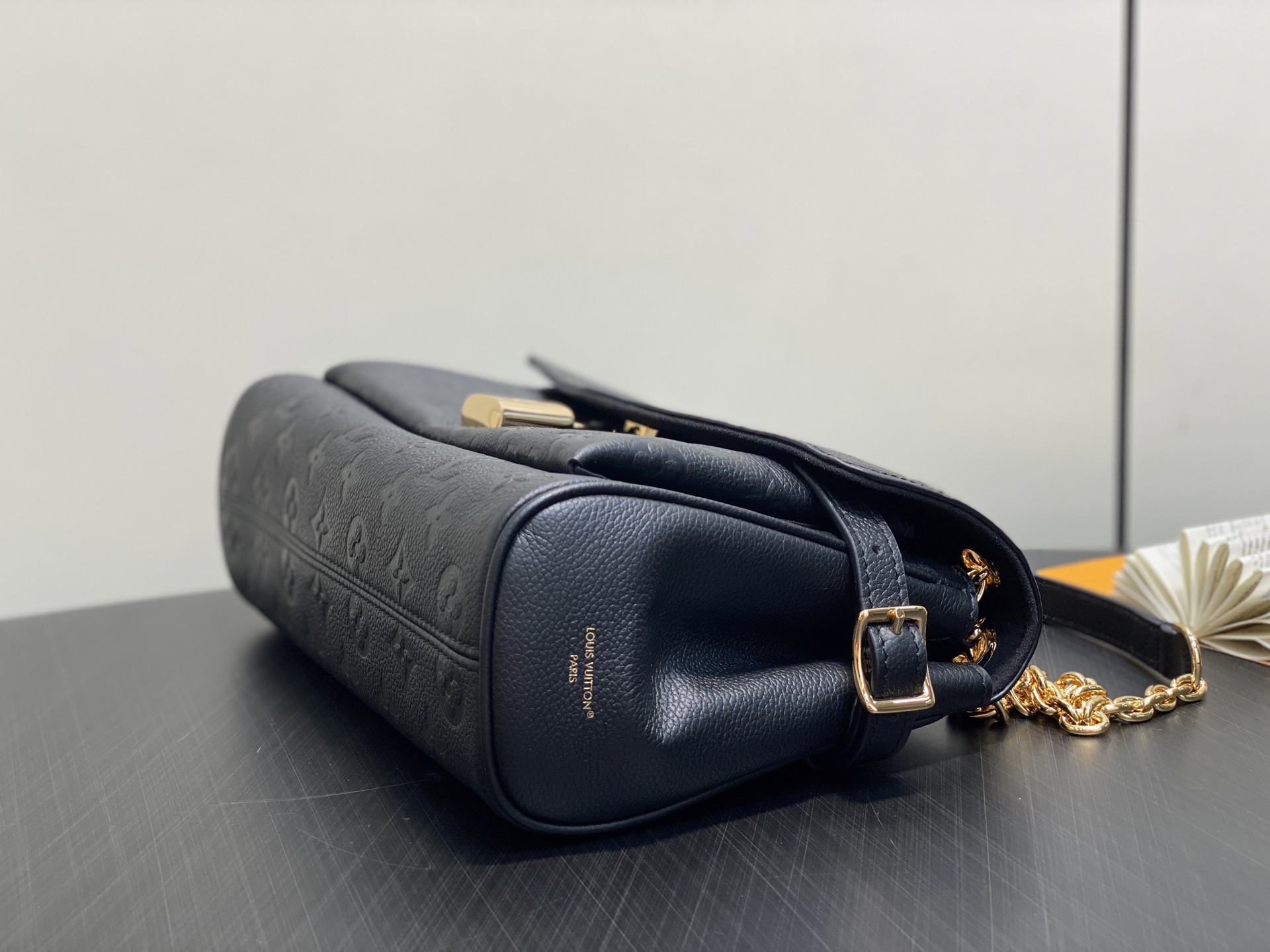 Louis Vuitt*n Anytime Flap Bag(18.5 x 9.5 x 29.5CM)