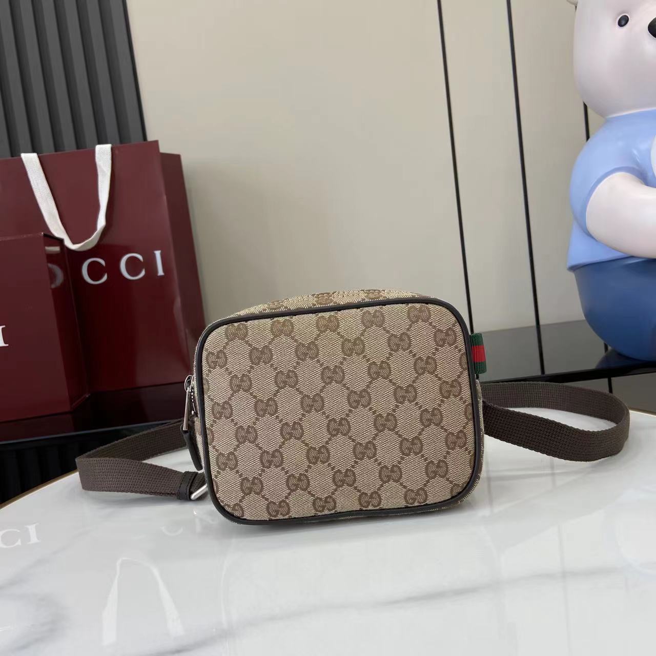 Gucc* Shoulder Bag (23.5*15*5CM)