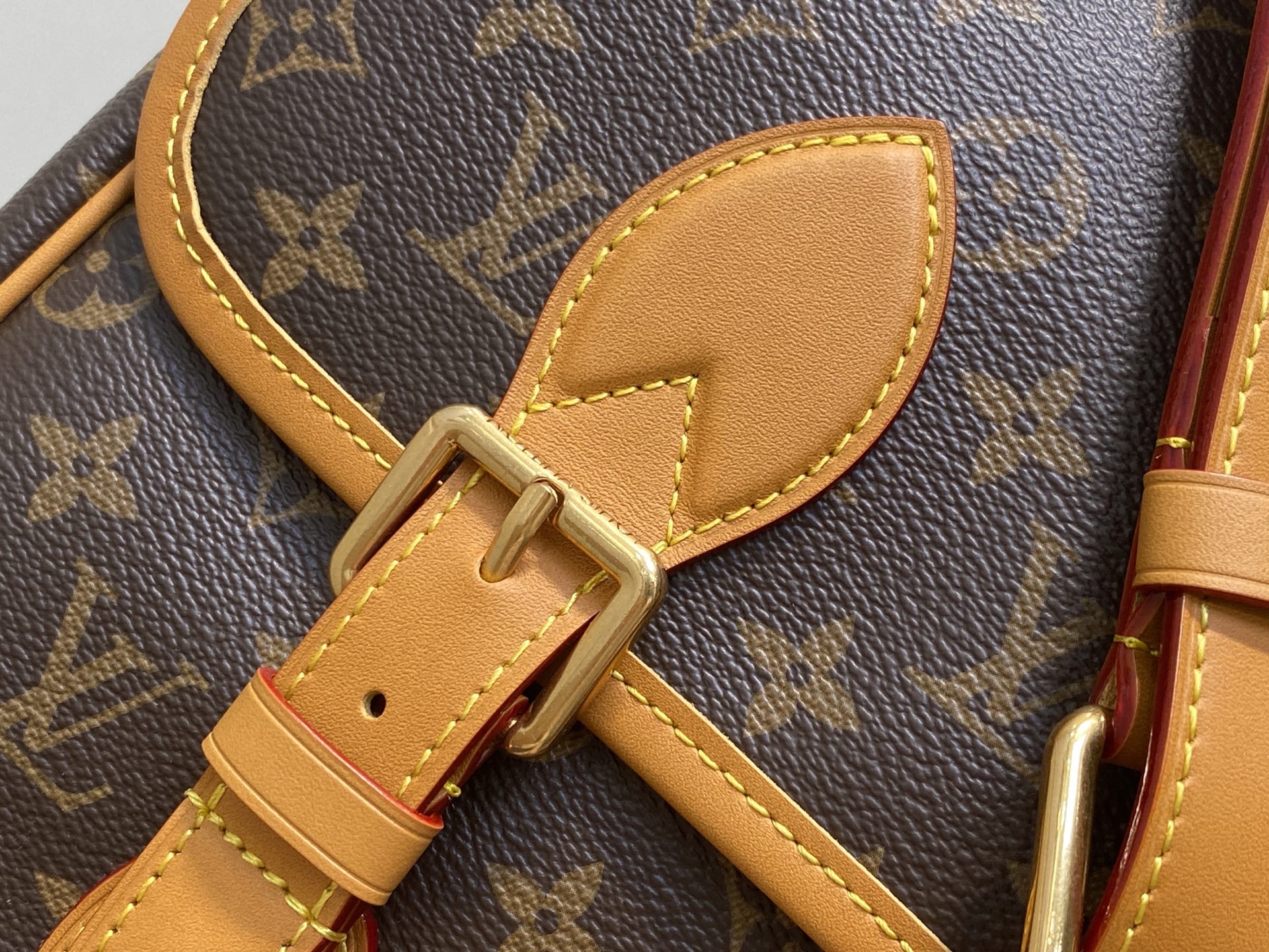 Louis Vuitt*n Satchel Messenger Bag(24 x 12 x 35.5CM)