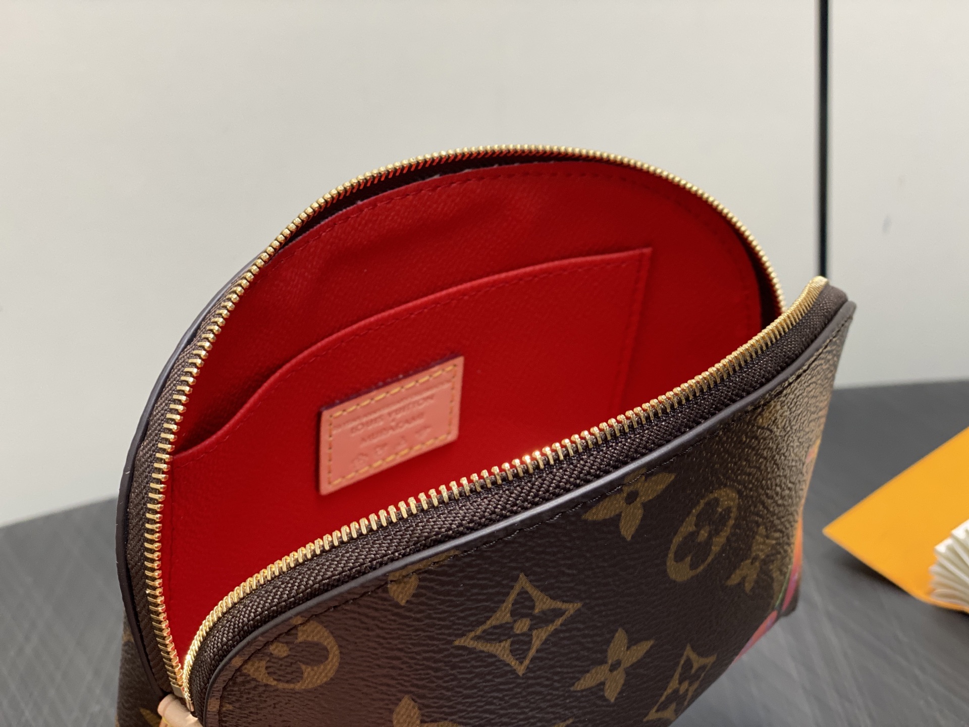 Louis Vuitton Pochette Cosmétique(17 × 12 × 6CM)