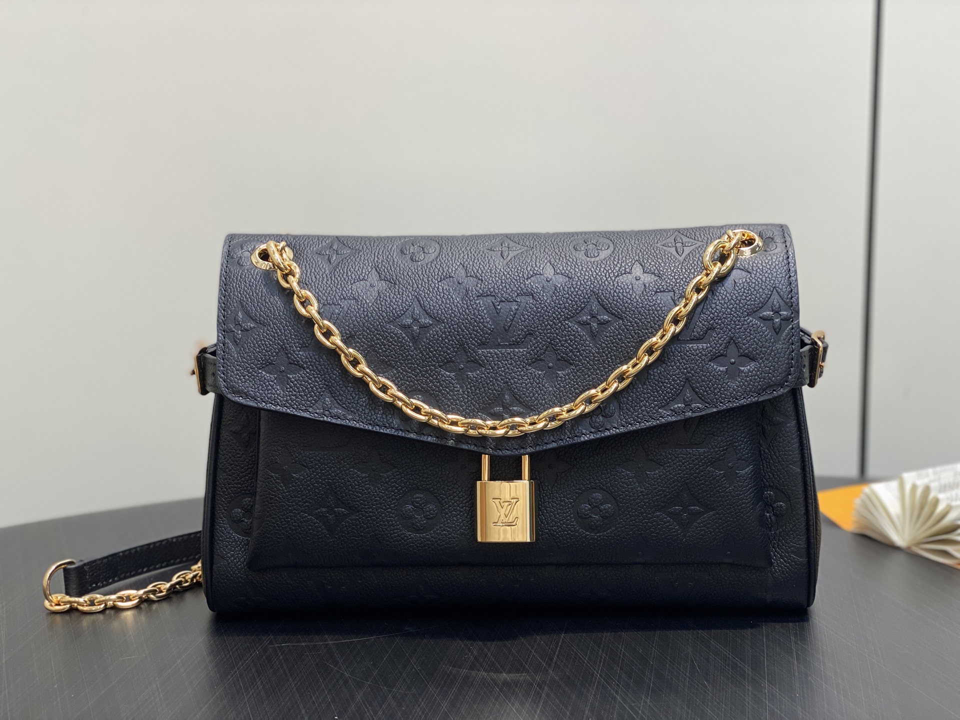 Louis Vuitt*n Anytime Flap Bag(18.5 x 9.5 x 29.5CM)