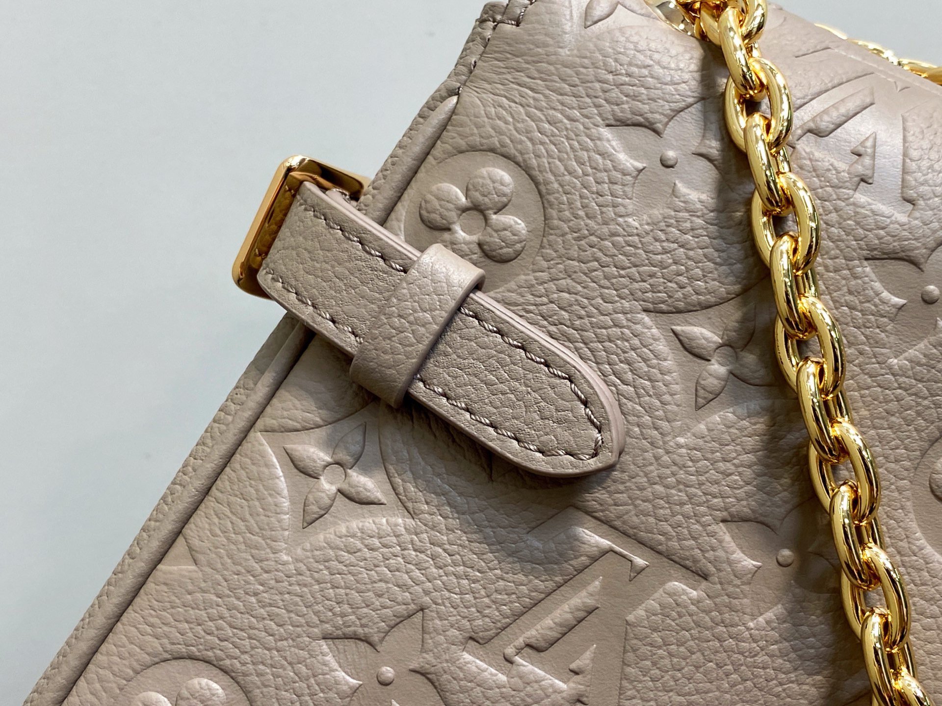 Louis Vuitt*n Anytime Flap Bag(18.5 x 9.5 x 29.5CM)