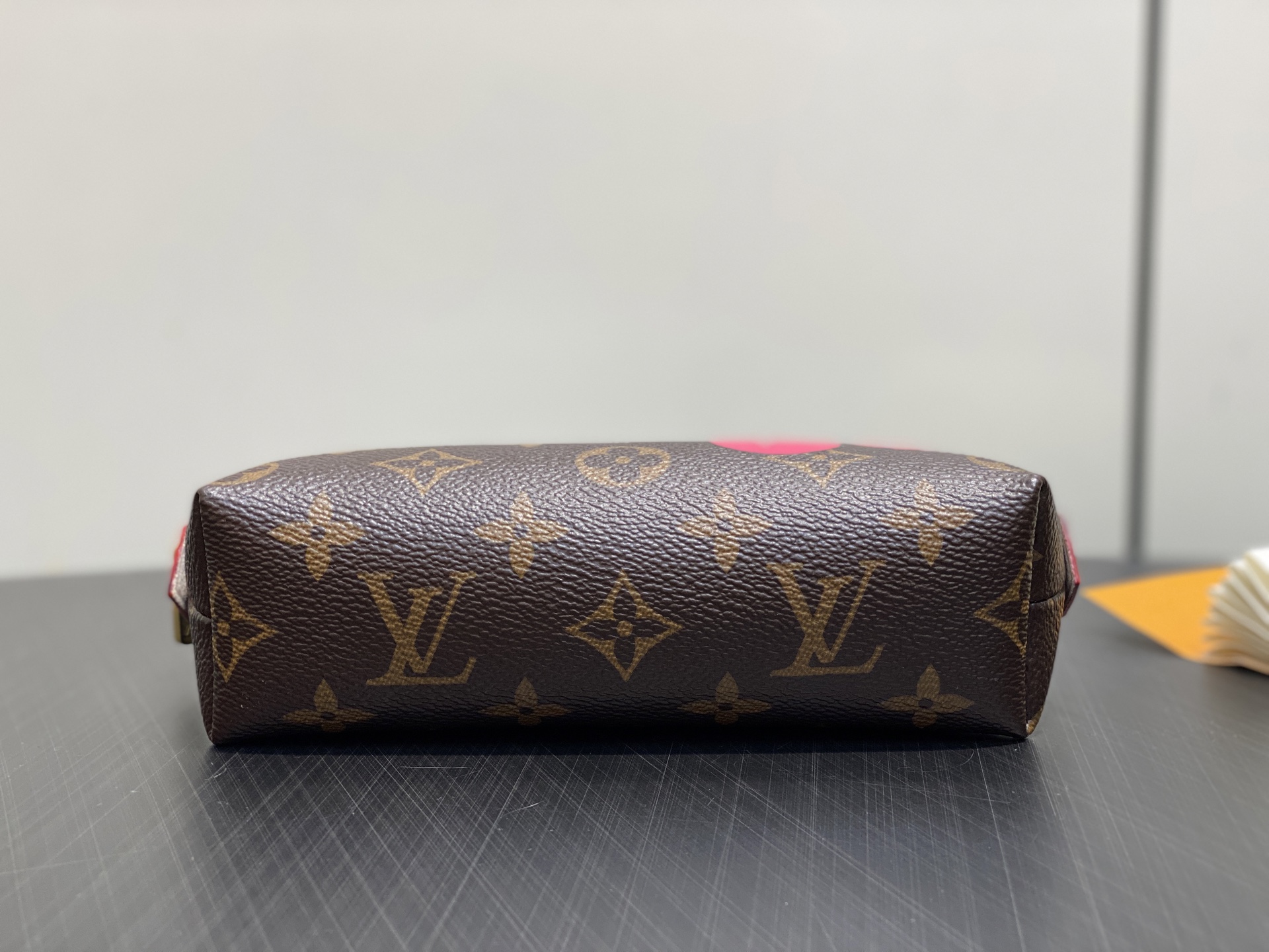 Louis Vuitton Pochette Cosmétique(17 × 12 × 6CM)
