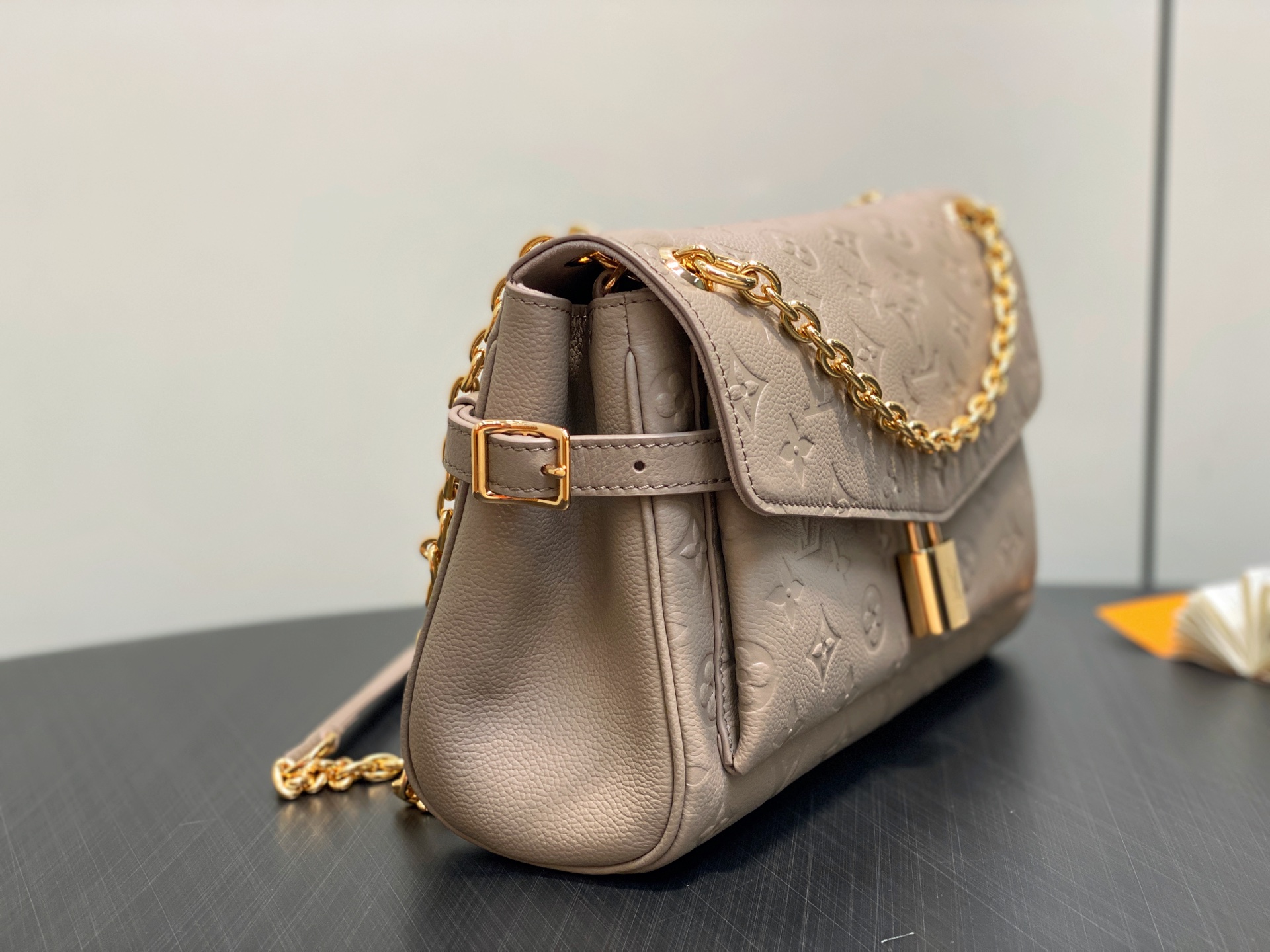 Louis Vuitt*n Anytime Flap Bag(18.5 x 9.5 x 29.5CM)