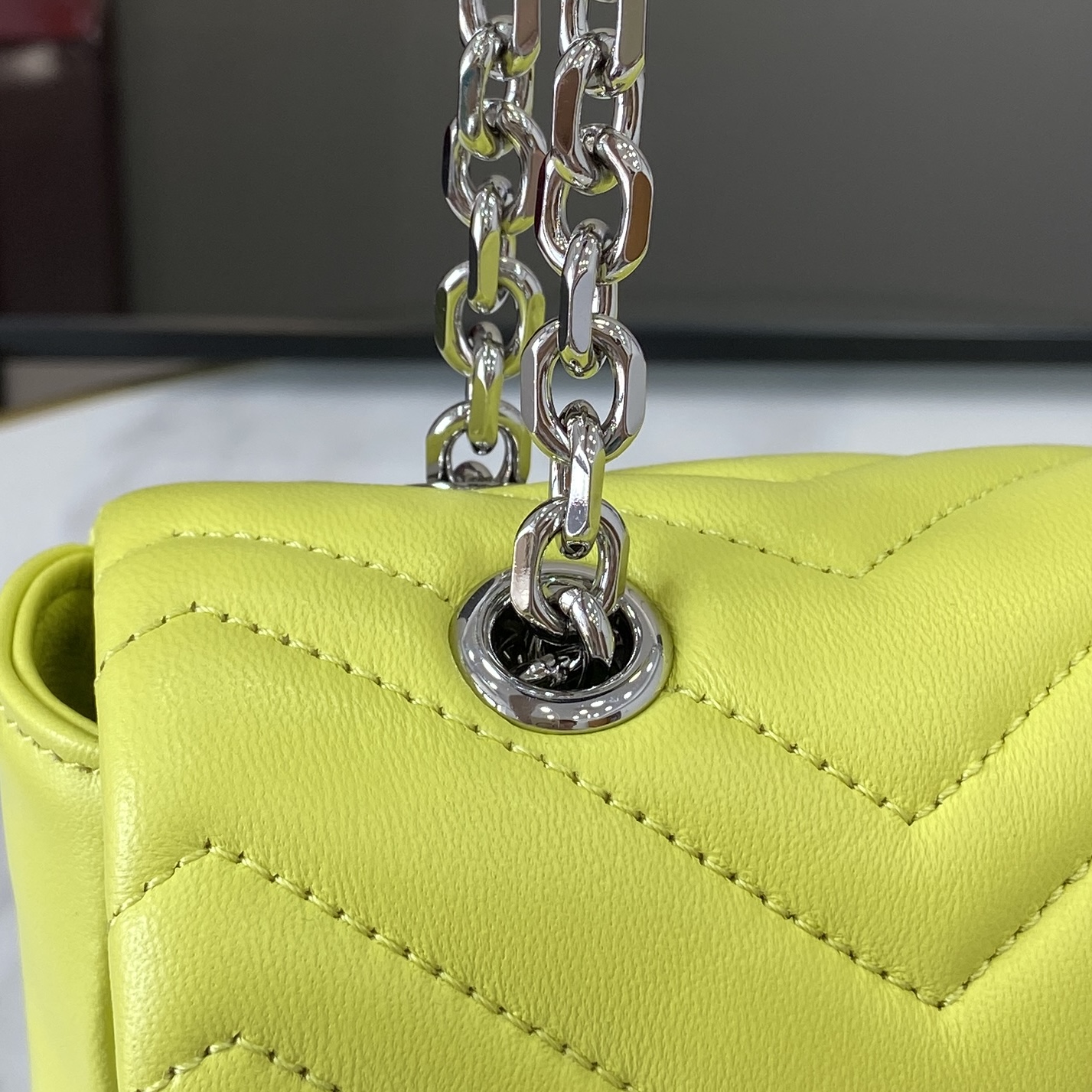 Gucci  Monogram Bag (26*15*7CM)