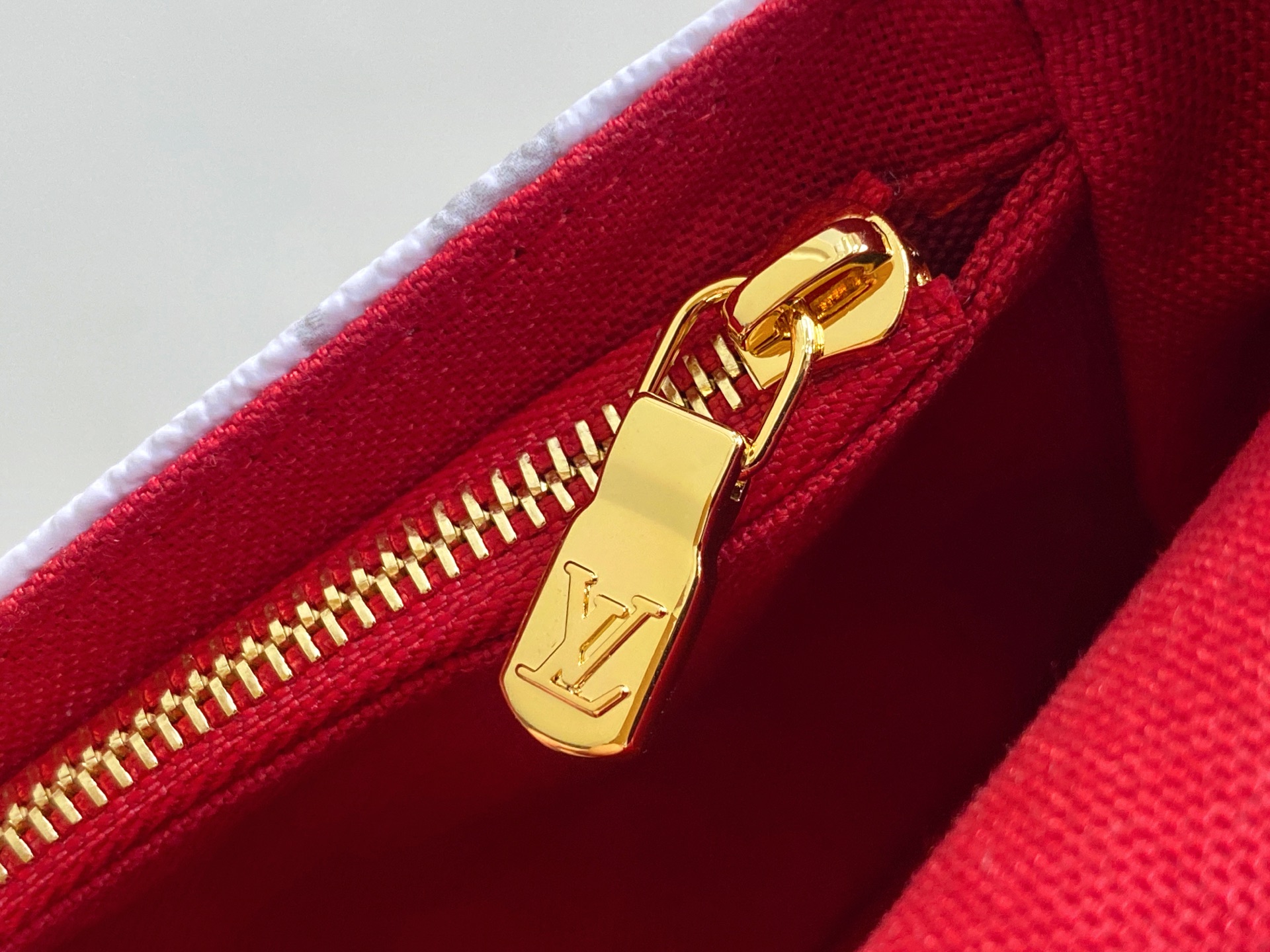 Lou*s Vuitton x TM Wallet On Chain Ivy Bag (23.5x12x4.3CM)