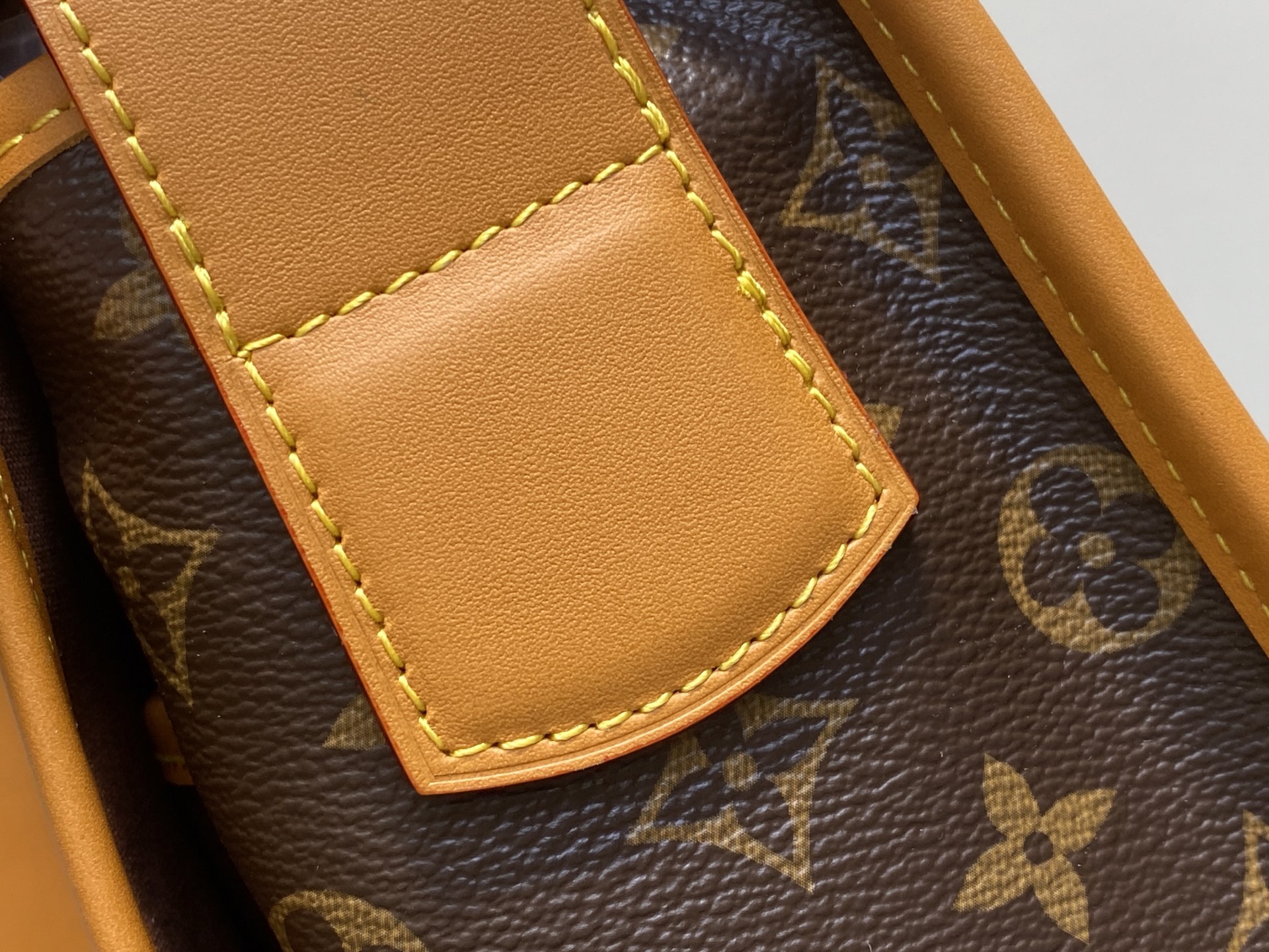 Louis Vuitt*n Satchel Messenger Bag(24 x 12 x 35.5CM)