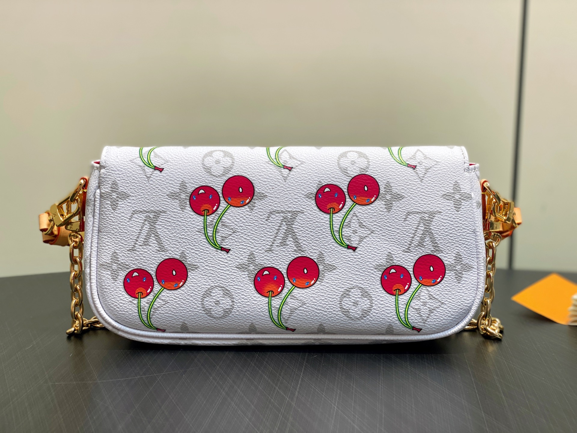 Lou*s Vuitton x TM Wallet On Chain Ivy Bag (23.5x12x4.3CM)