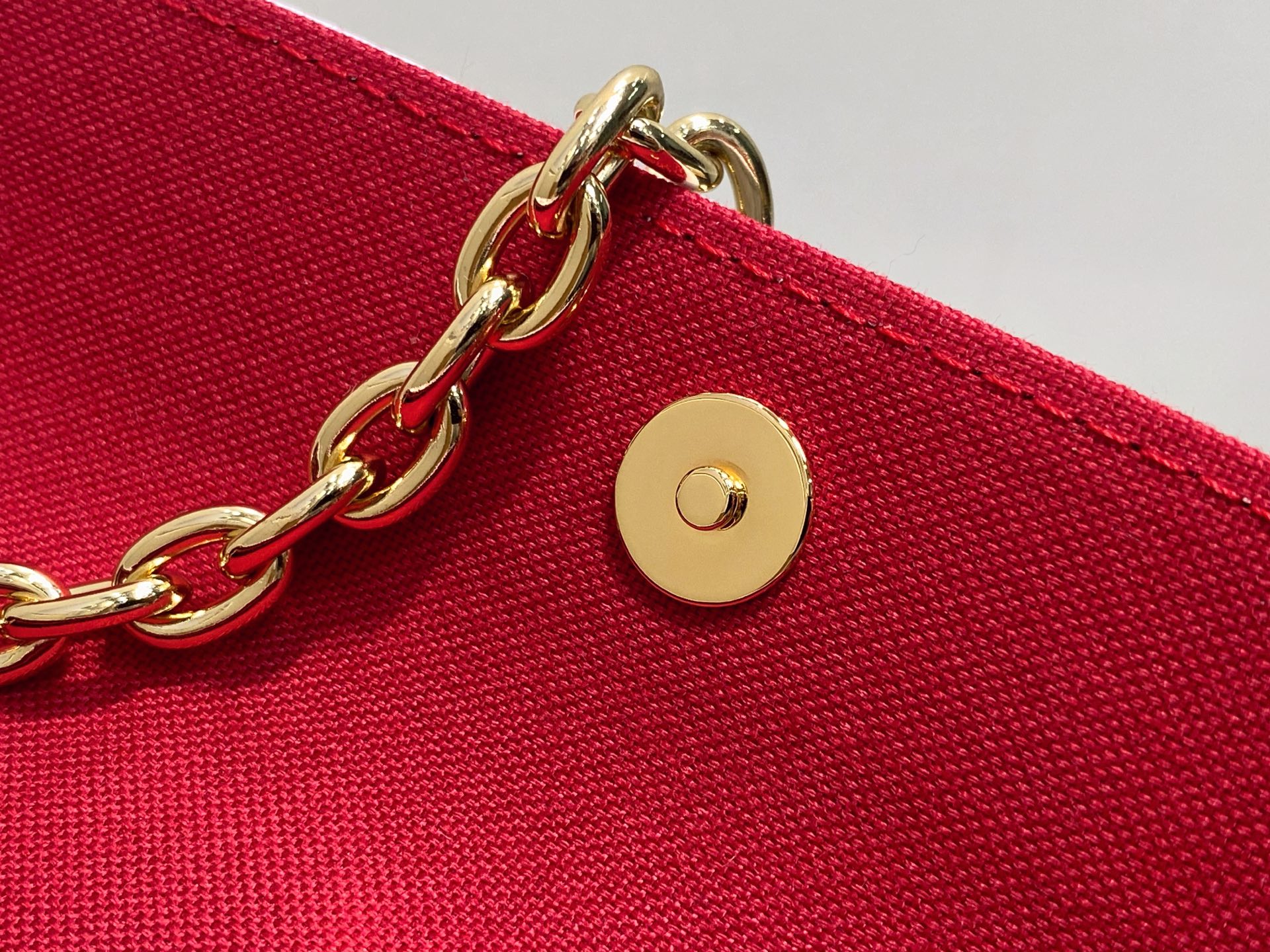 Lou*s Vuitton x TM Wallet On Chain Ivy Bag (23.5x12x4.3CM)