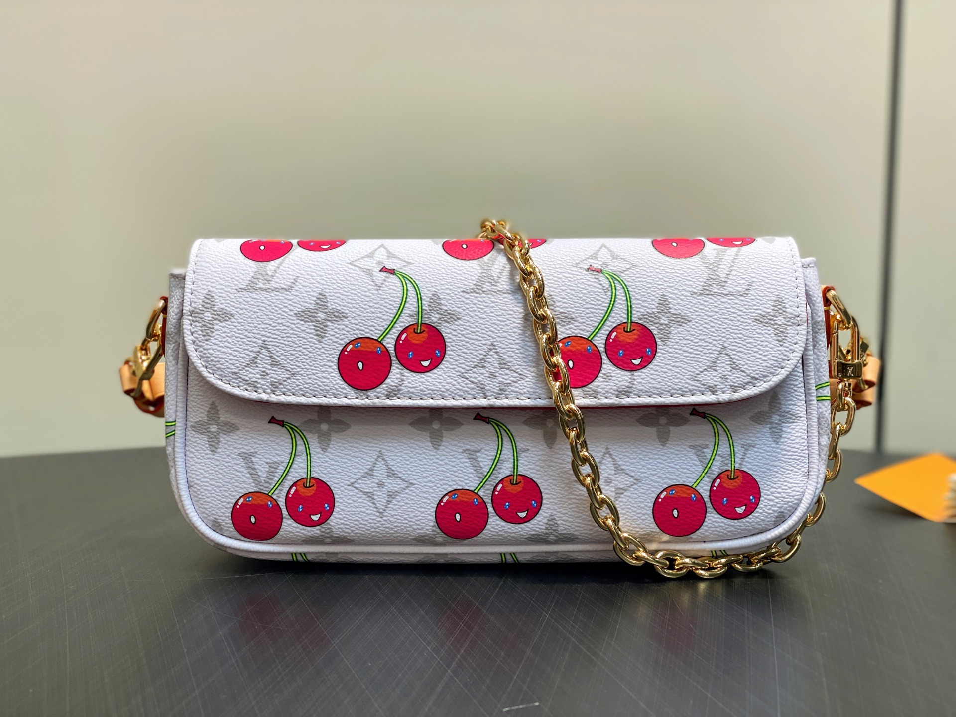 Lou*s Vuitton x TM Wallet On Chain Ivy Bag (23.5x12x4.3CM)