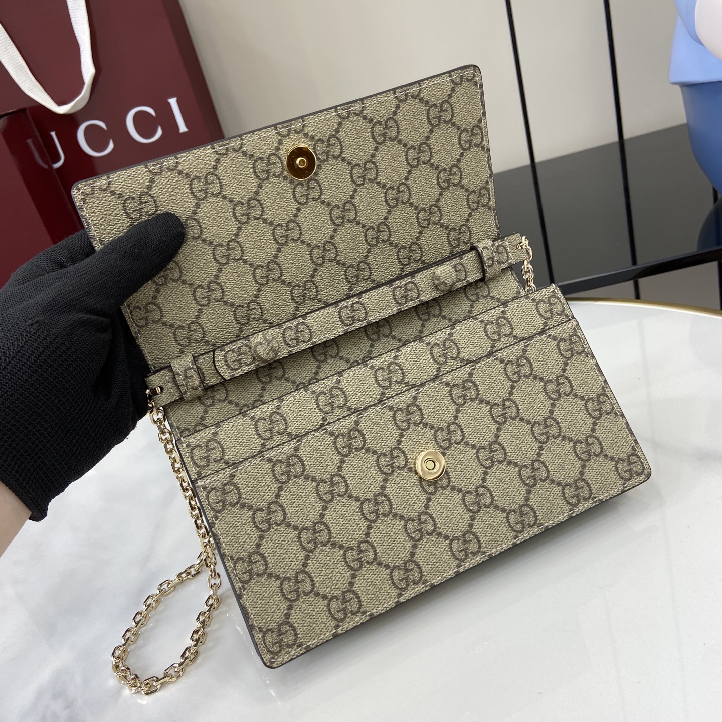 Gucc* GG Emblem Shoulder Bag(20*13*4CM)