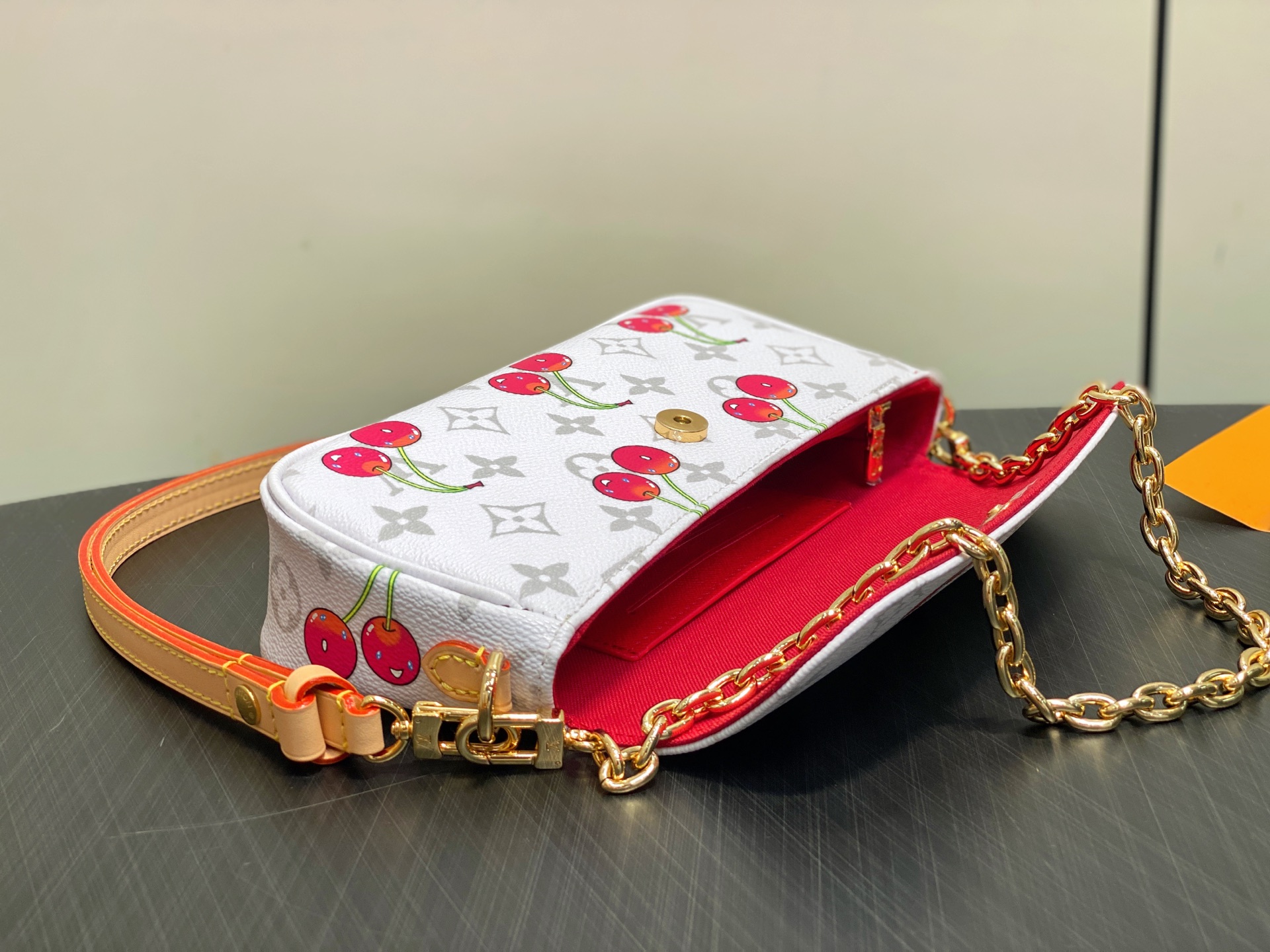 Lou*s Vuitton x TM Wallet On Chain Ivy Bag (23.5x12x4.3CM)