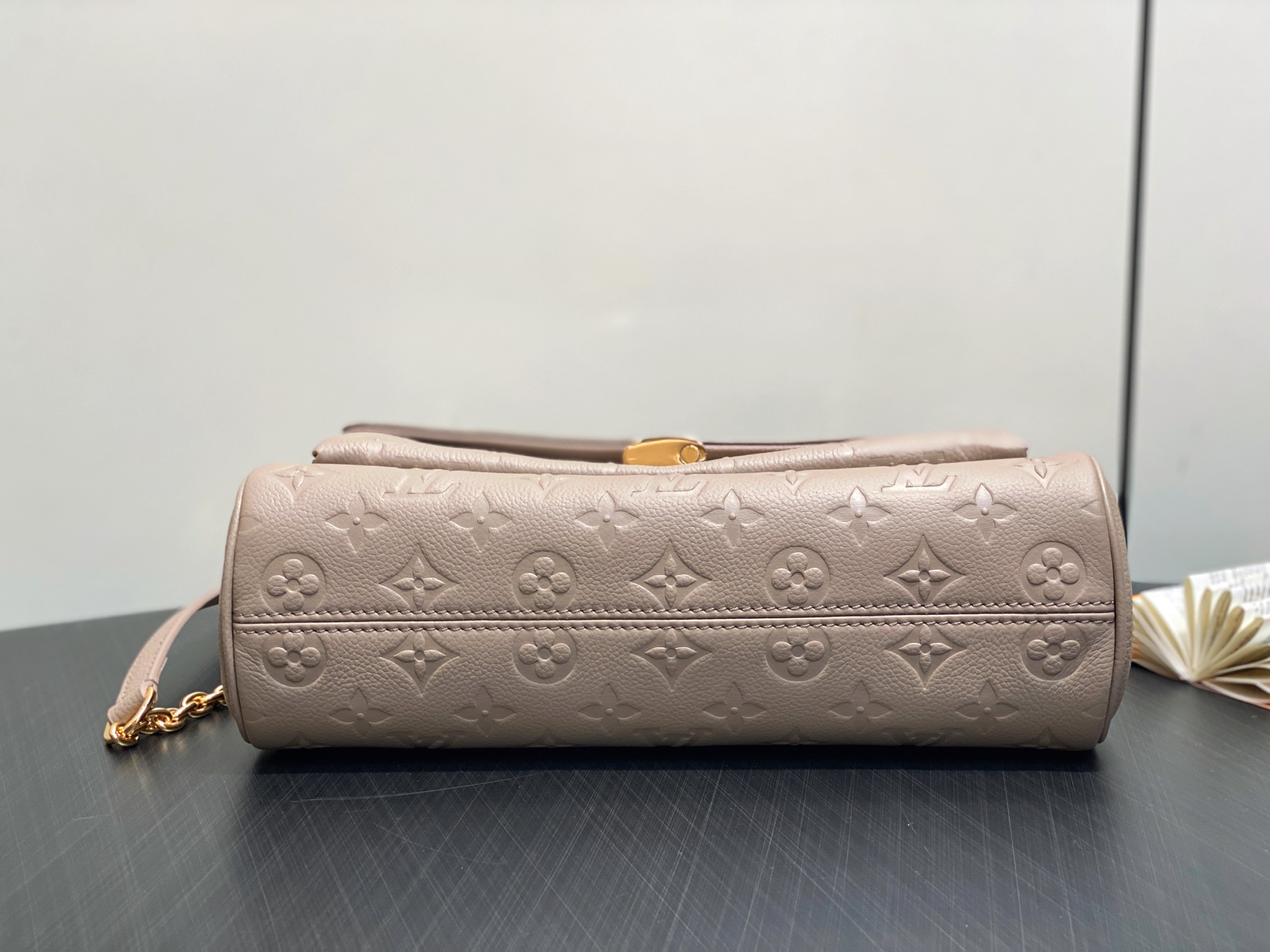 Louis Vuitt*n Anytime Flap Bag(18.5 x 9.5 x 29.5CM)