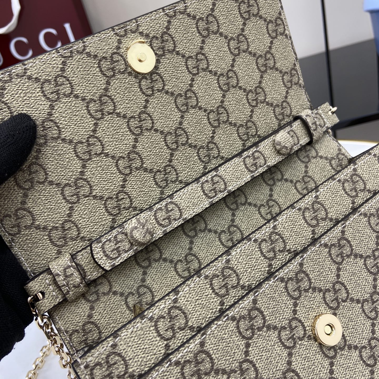 Gucc* GG Emblem Shoulder Bag(20*13*4CM)