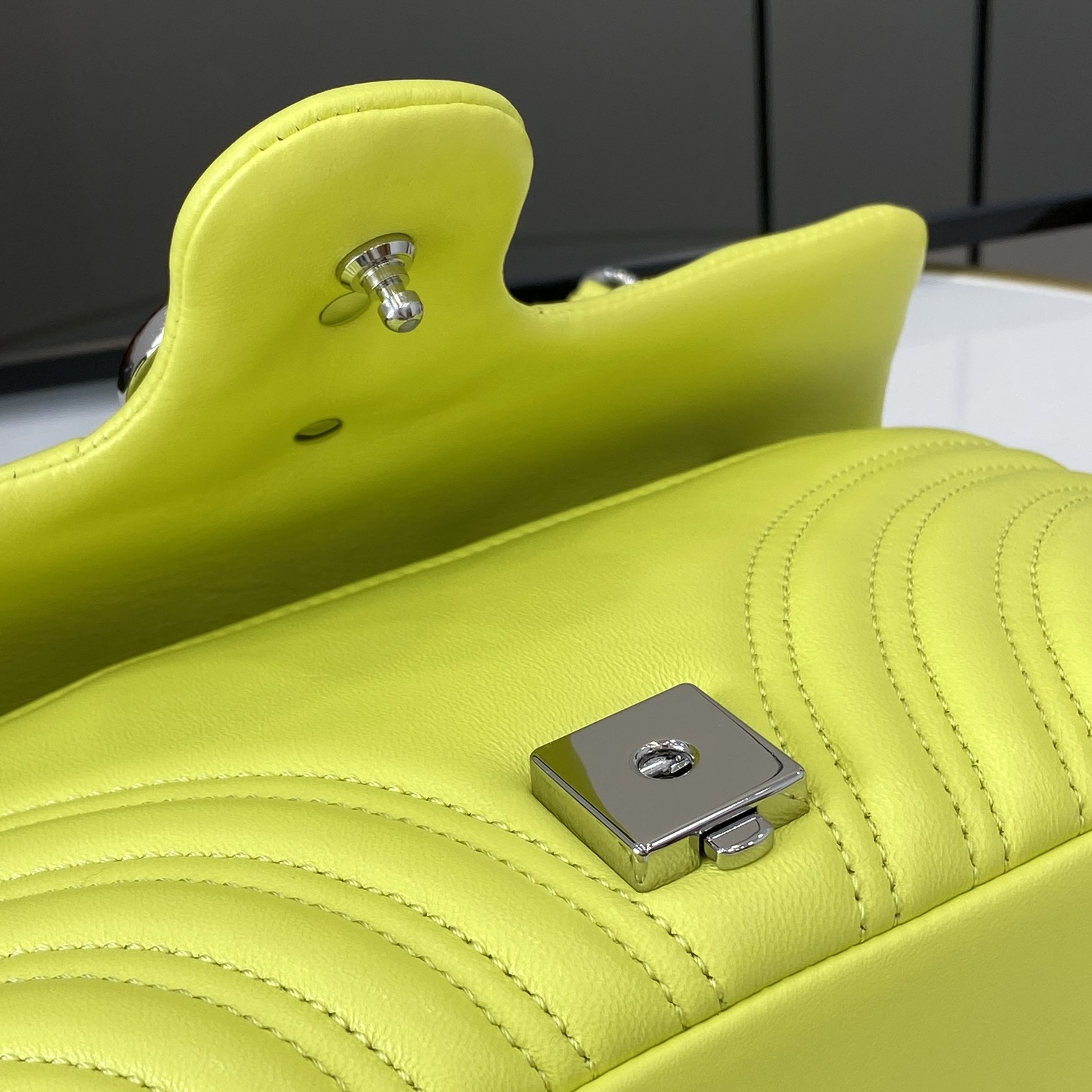 Gucci  Monogram Bag (26*15*7CM)