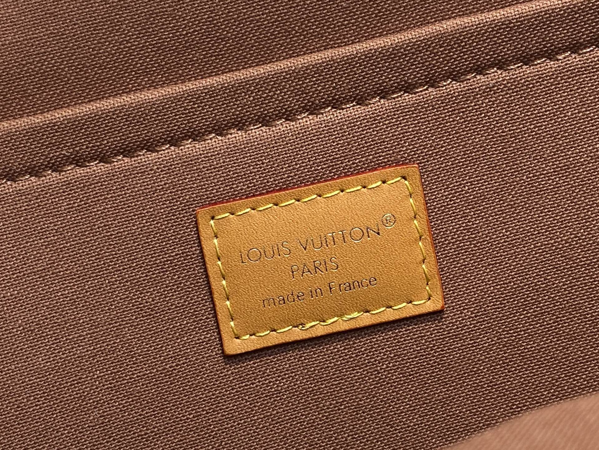 Louis Vuitt*n Satchel Messenger Bag(24 x 12 x 35.5CM)