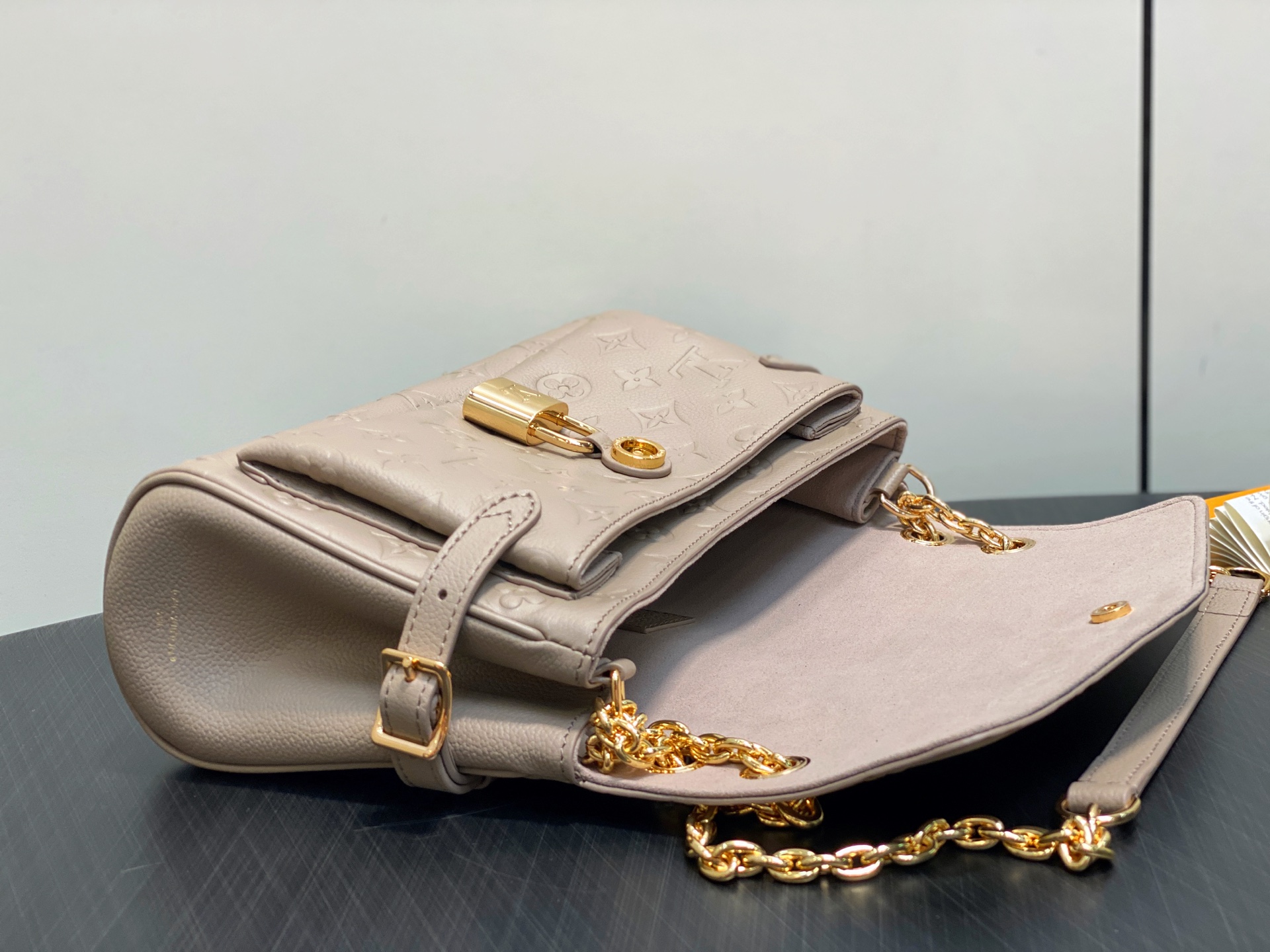 Louis Vuitt*n Anytime Flap Bag(18.5 x 9.5 x 29.5CM)