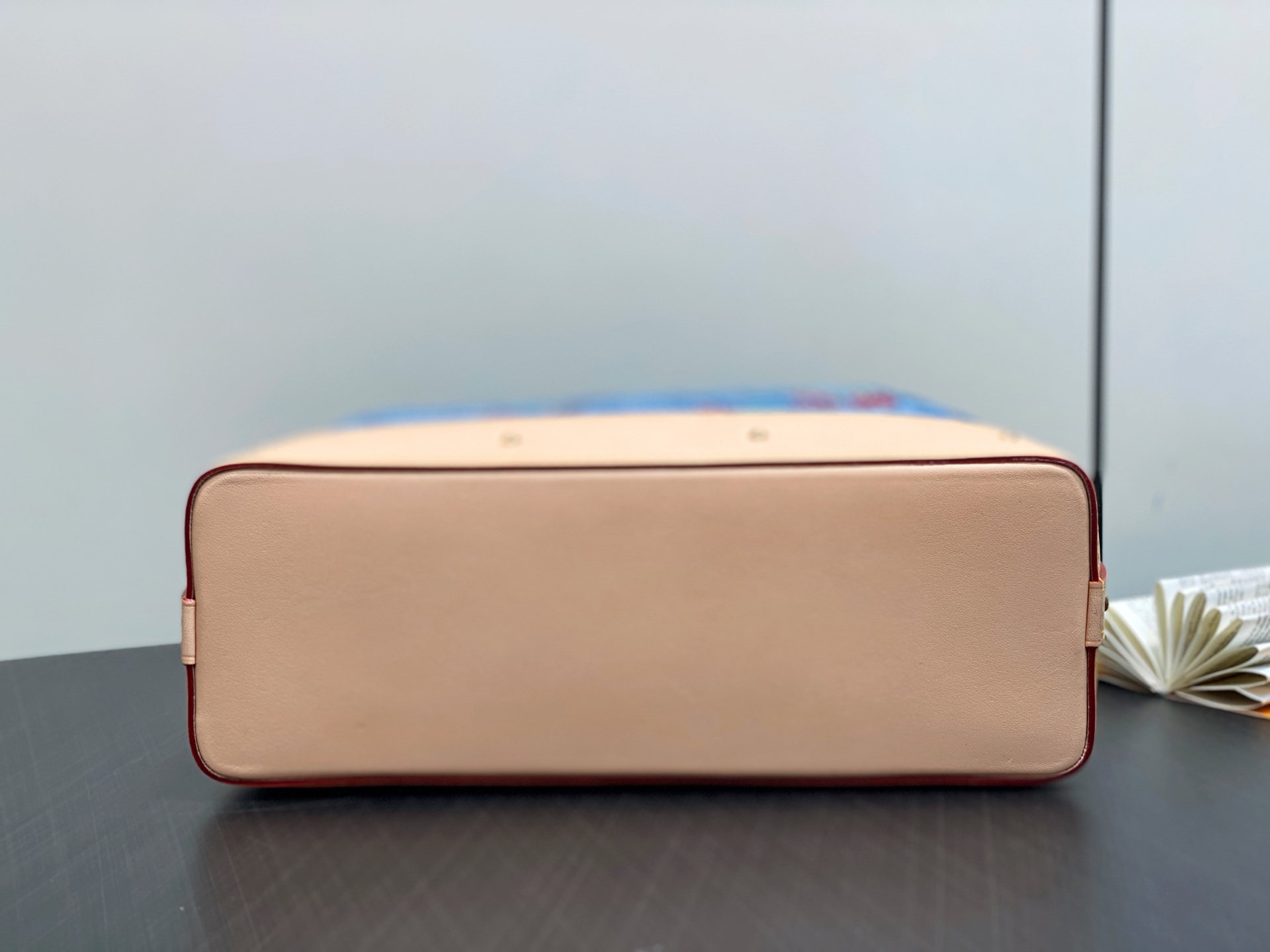 Louis Vuitt*n Pochette Cosmétique（27 x 18 x 9CM)