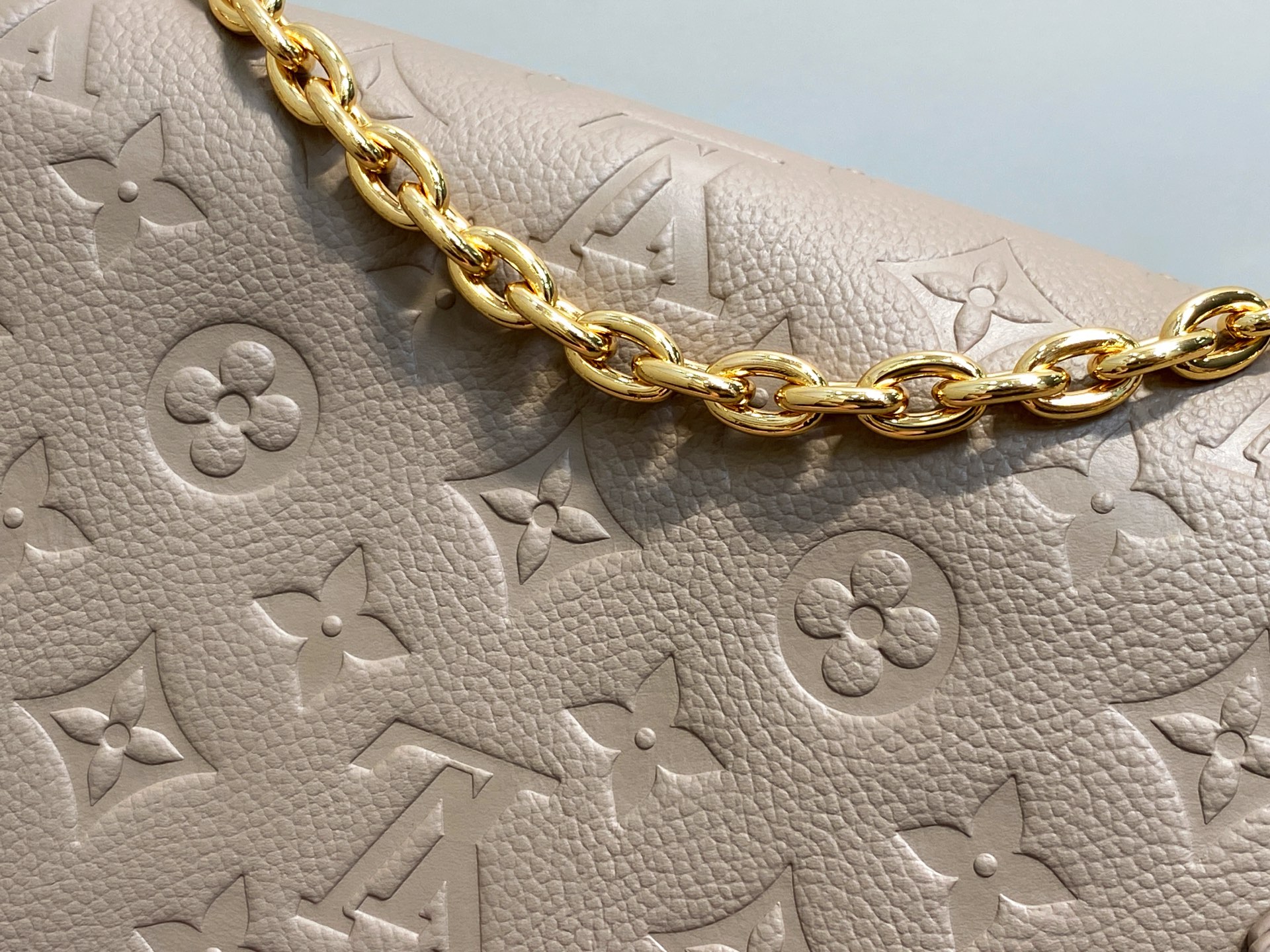 Louis Vuitt*n Anytime Flap Bag(18.5 x 9.5 x 29.5CM)