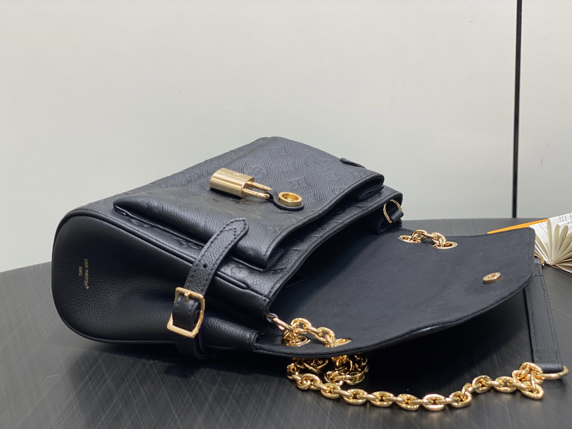 Louis Vuitt*n Anytime Flap Bag(18.5 x 9.5 x 29.5CM)