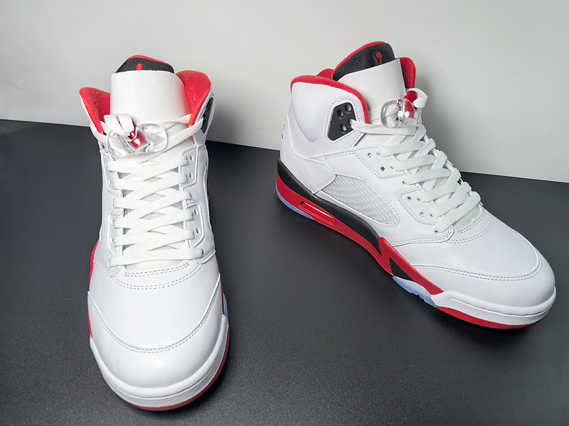 Air Jordan 5 “Fire Red Black Tongue”HQ7978-101