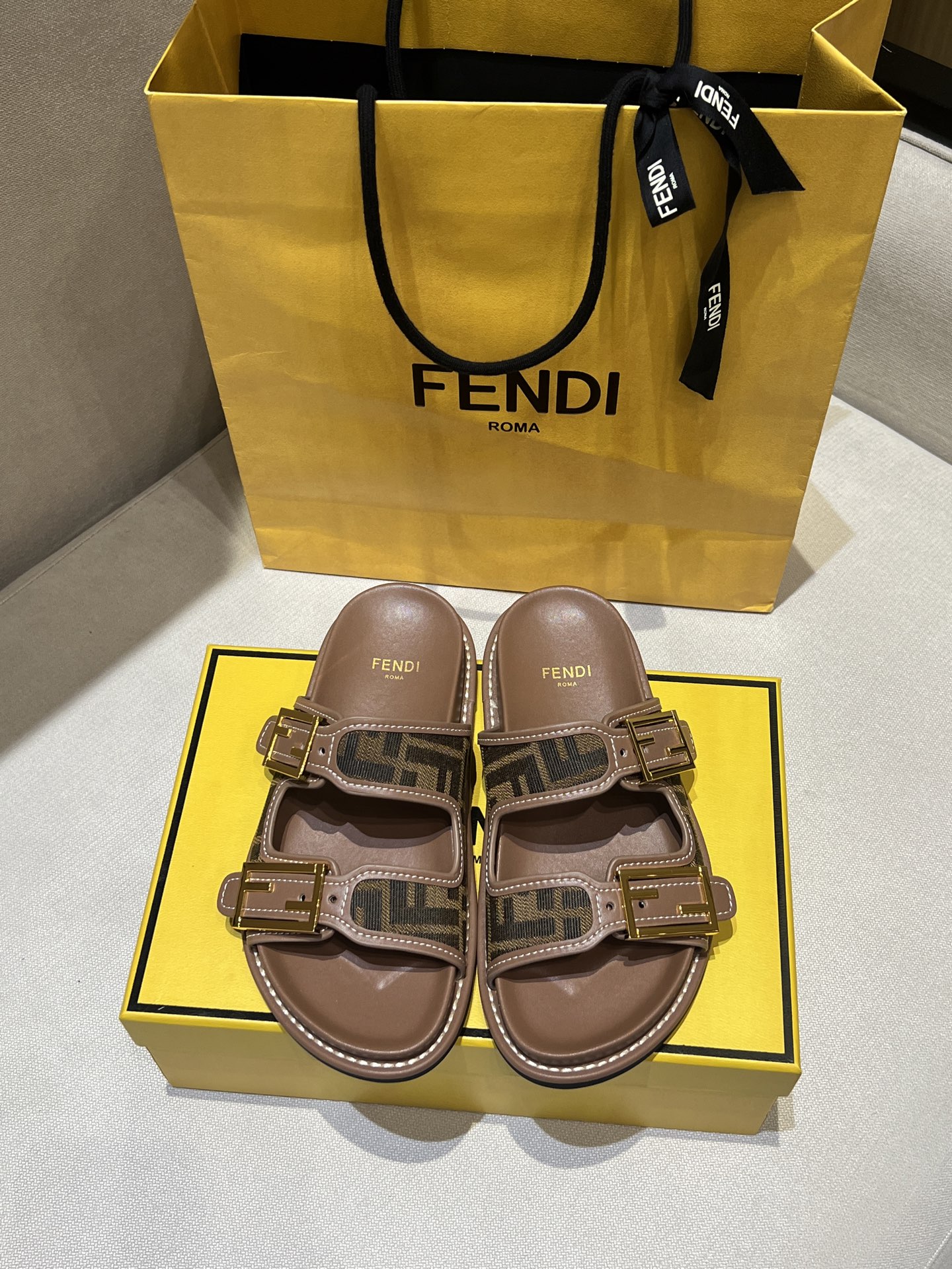 Fendi 2025ss Baguette Slides(EU35-41)